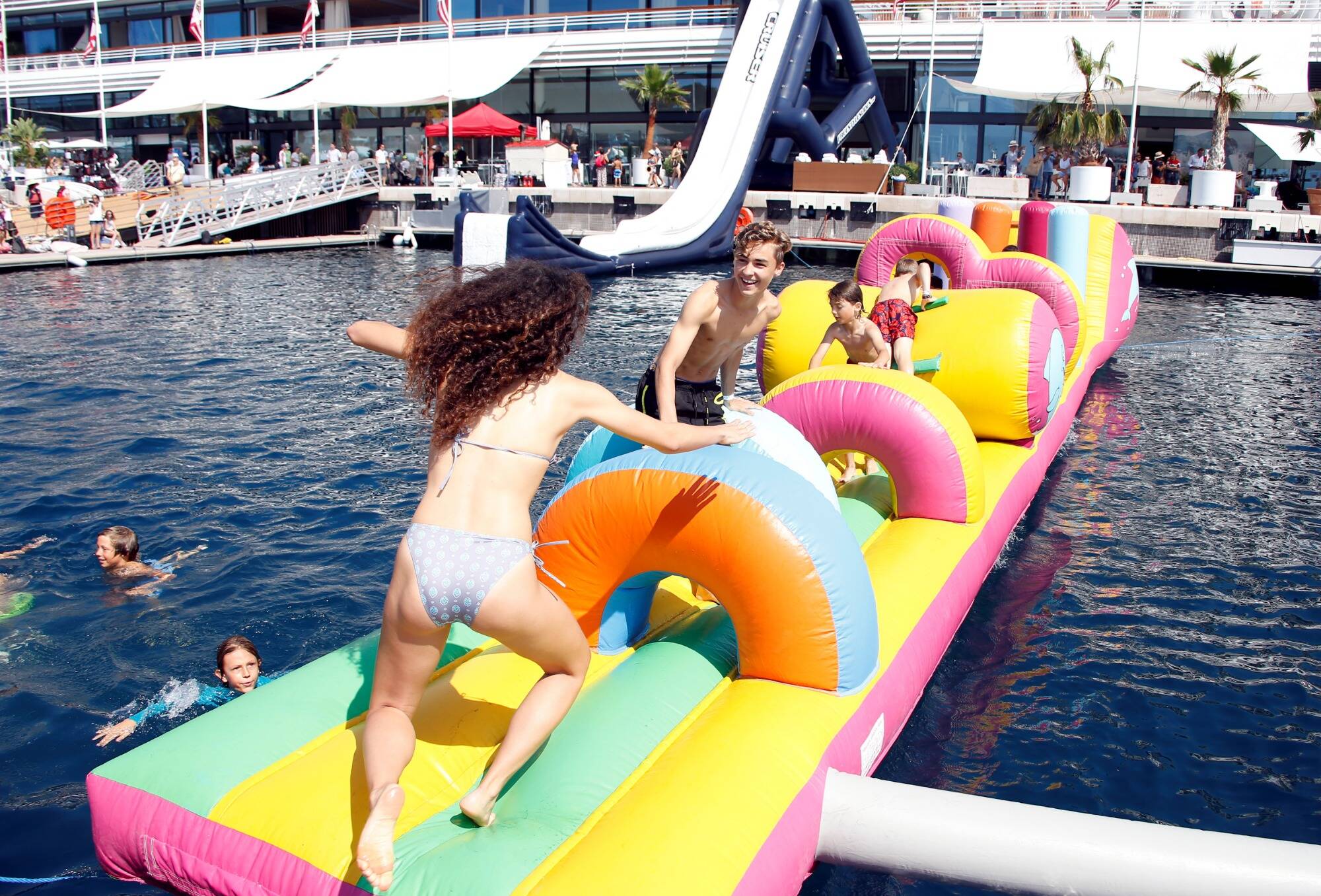 Un parc aquatique gonflable et une patinoire à rollers à Monaco ? La proposition insolite des jeunes de la Principauté