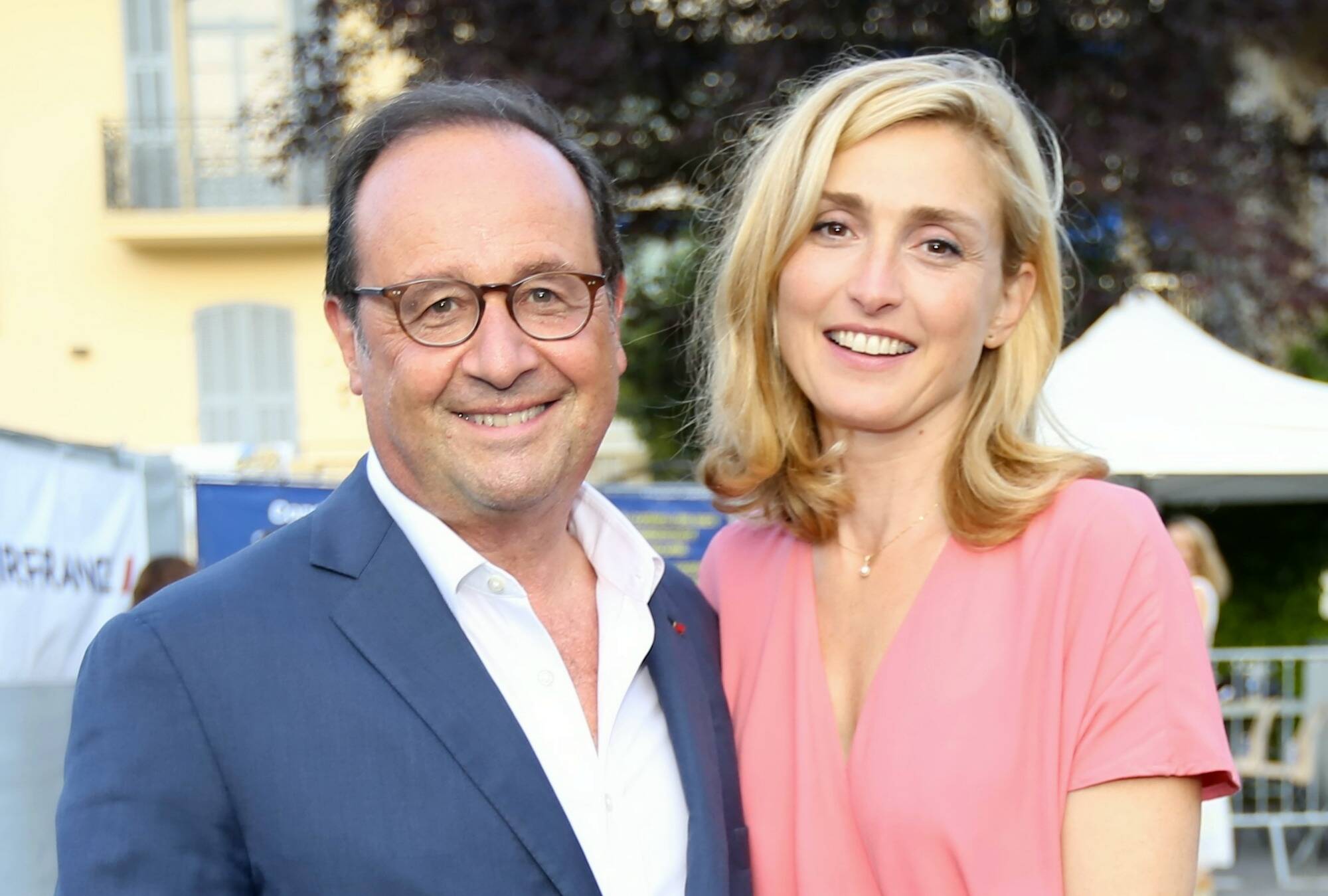 L'ancien Président De La République, François Hollande Et L'actrice ...