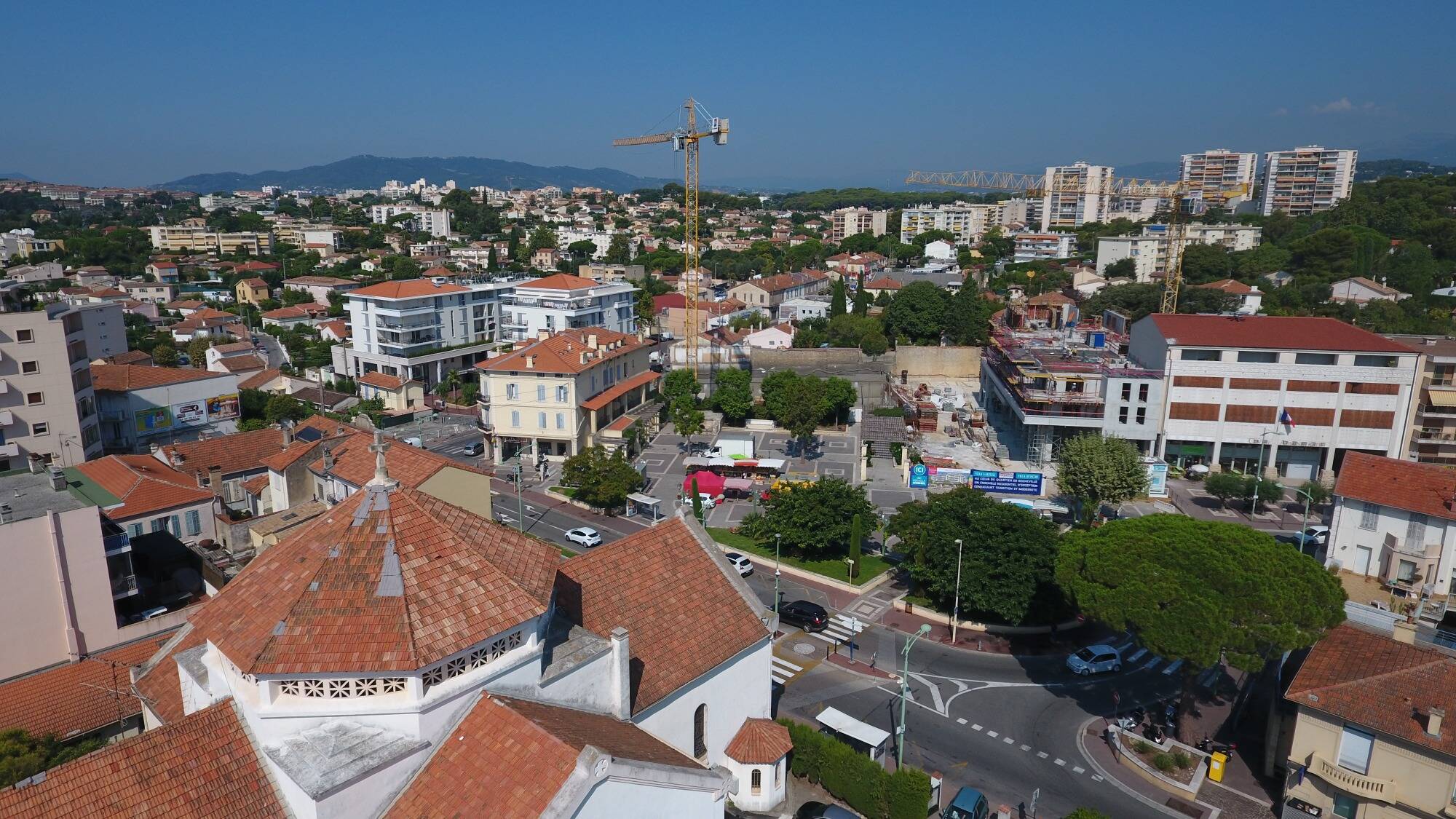 Le Cannet: il se gare de travers sur un arrêt-minute et paralyse le trafic pendant une heure