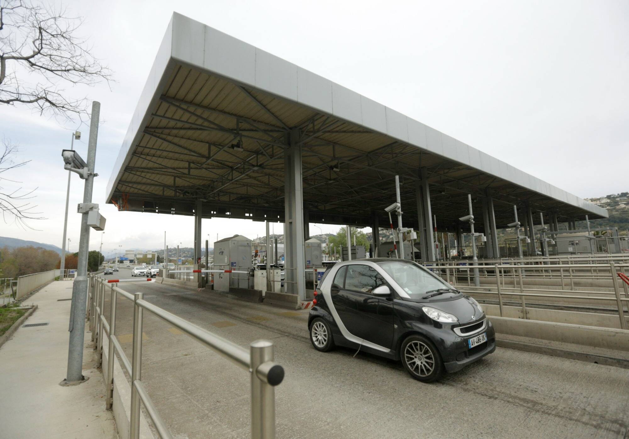 Des accidents survenus sur l'A8 en direction de l'Italie perturbent la circulation autour de Nice, ce lundi soir