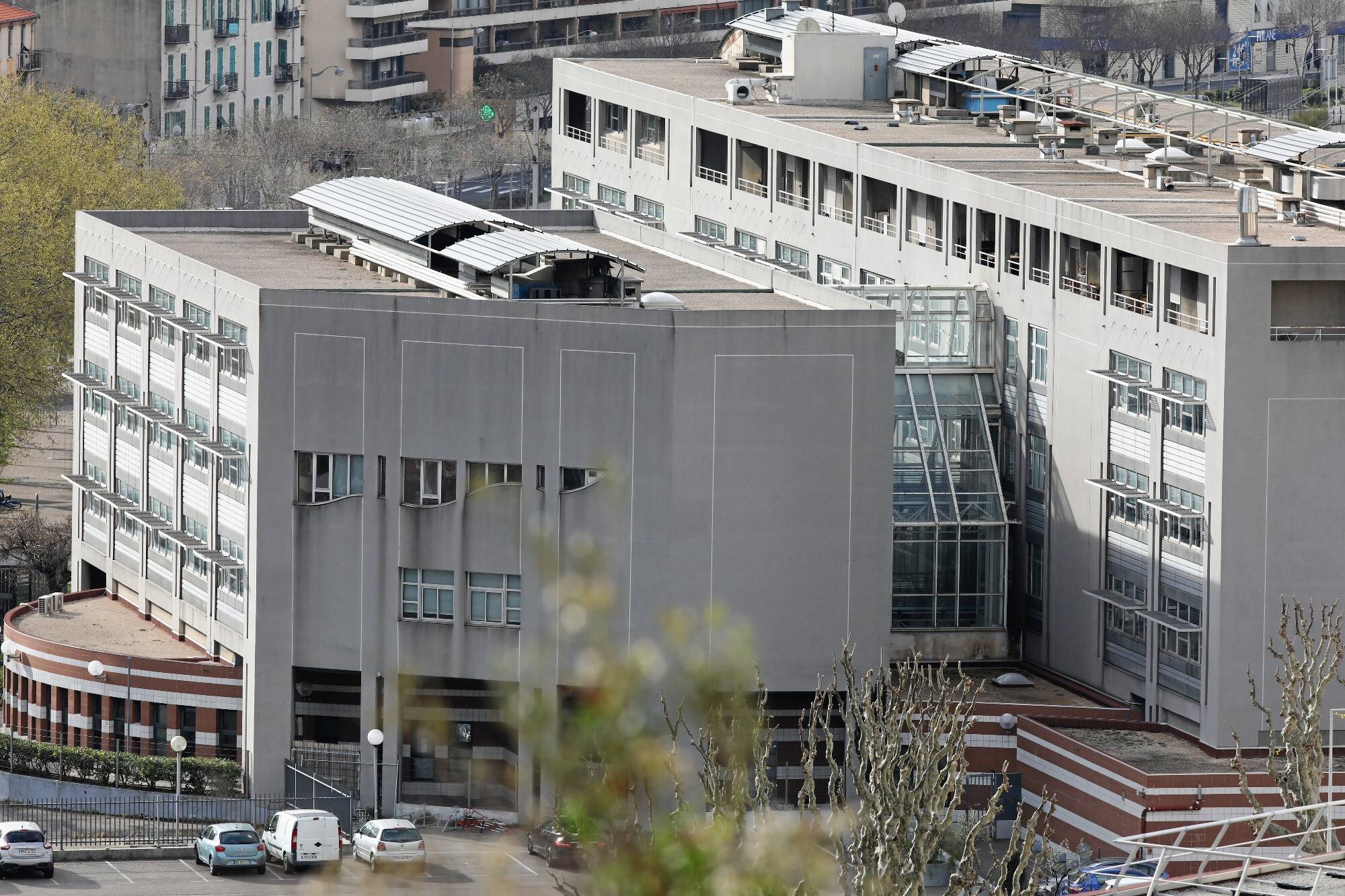 Une cellule d'écoute pour les enseignants et le personnel mise en place dans les Alpes-Maritimes, après l'attaque au couteau survenue à Arras
