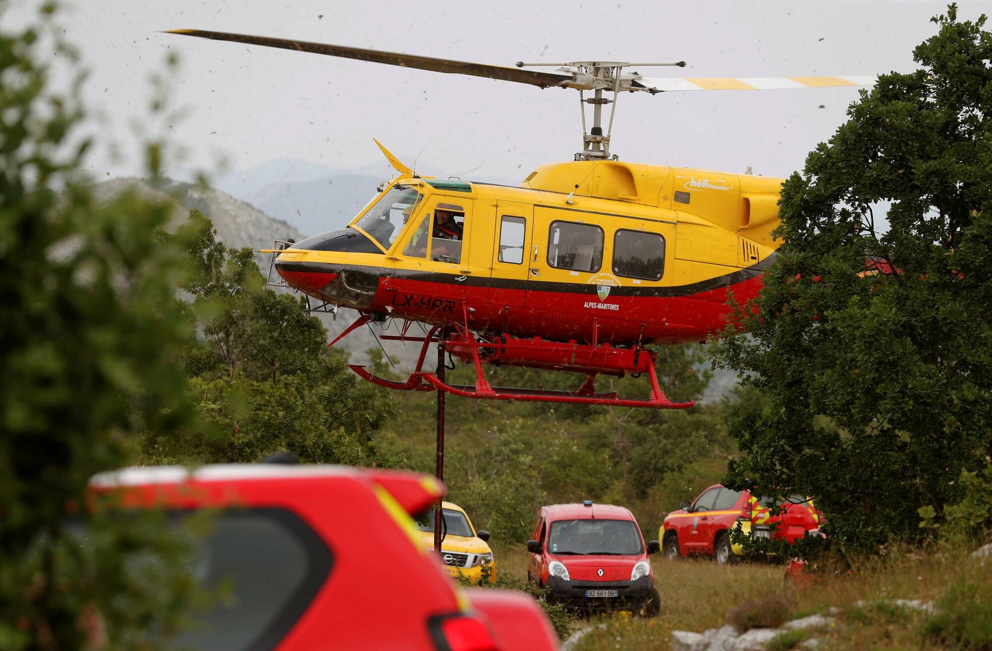 Un incendie se déclare dans un secteur très difficile d'accès dans l'arrière-pays de Nice, un important dispositif de secours mobilisé