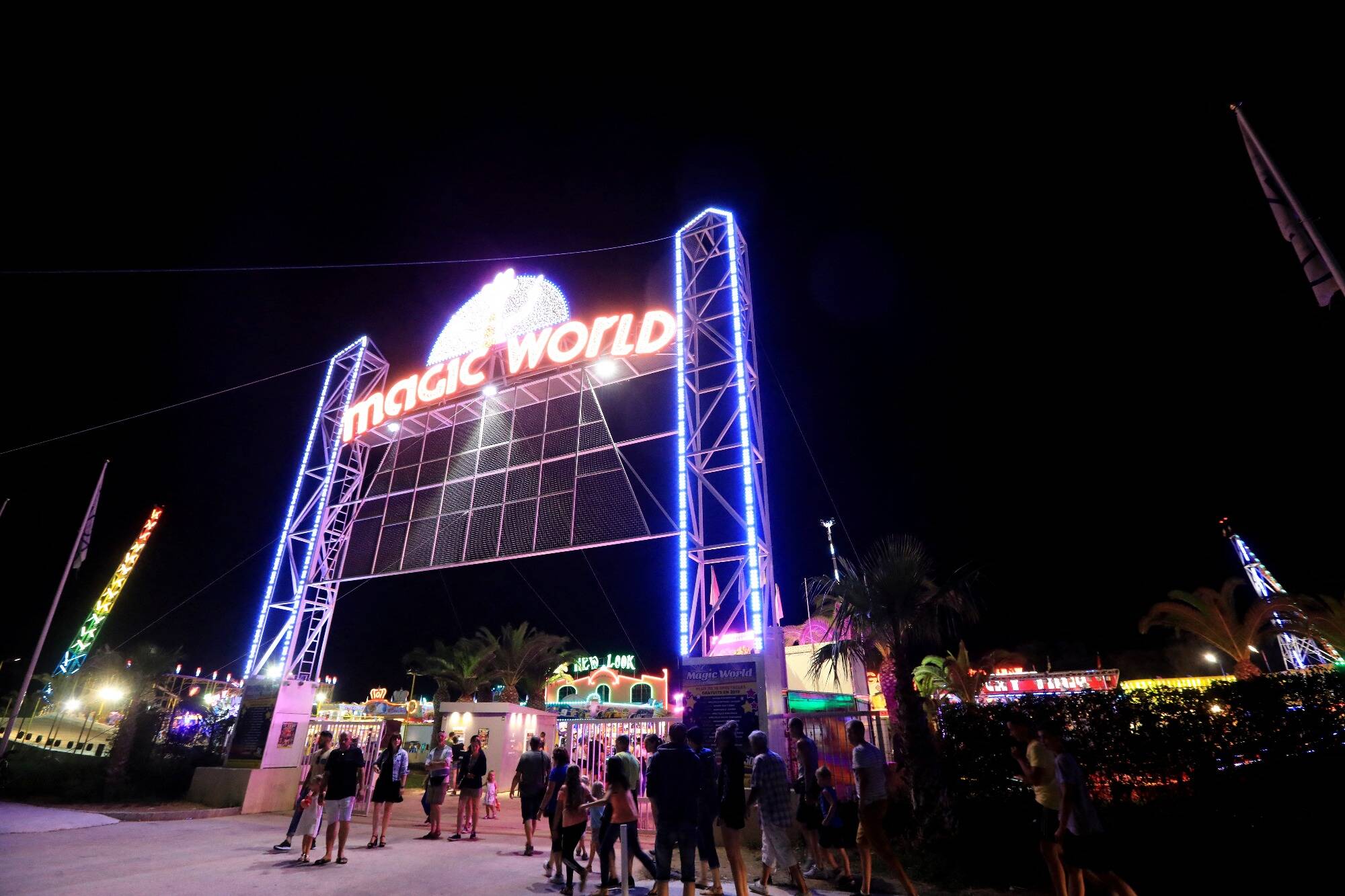 Bloqués dans un manège à 5 mètres de hauteur, trois enfants secourus par les pompiers à la fête foraine de Hyères