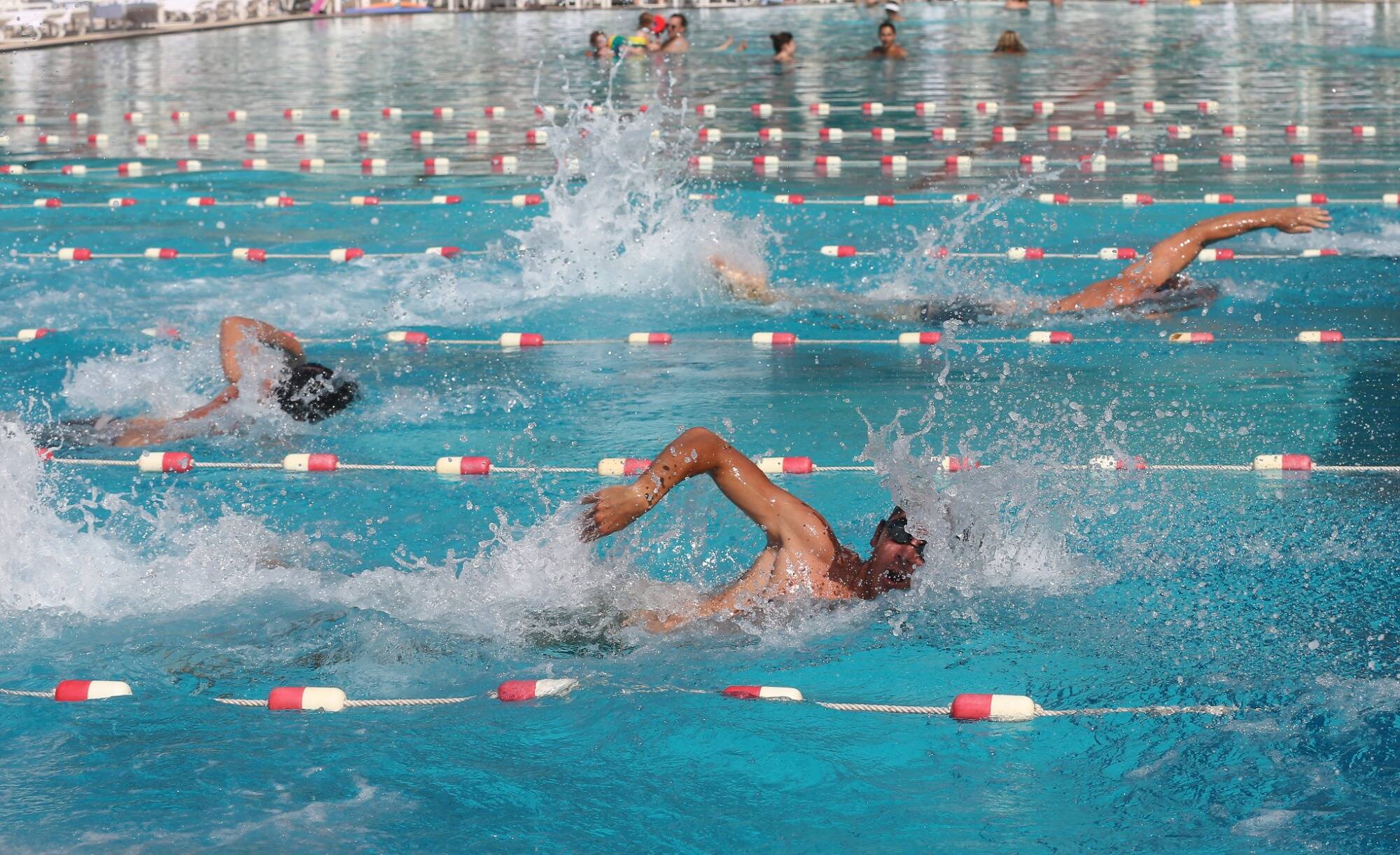 Huit personnes ont fini à l'hôpital: mystérieuse intoxication après une baignade dans une piscine de la Loire