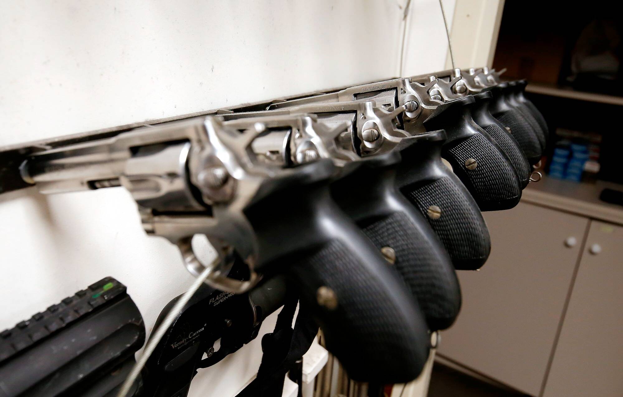 "Il y a beaucoup, beaucoup d'armes à Monaco", rappelle un élu demandant une mise à jour de la loi