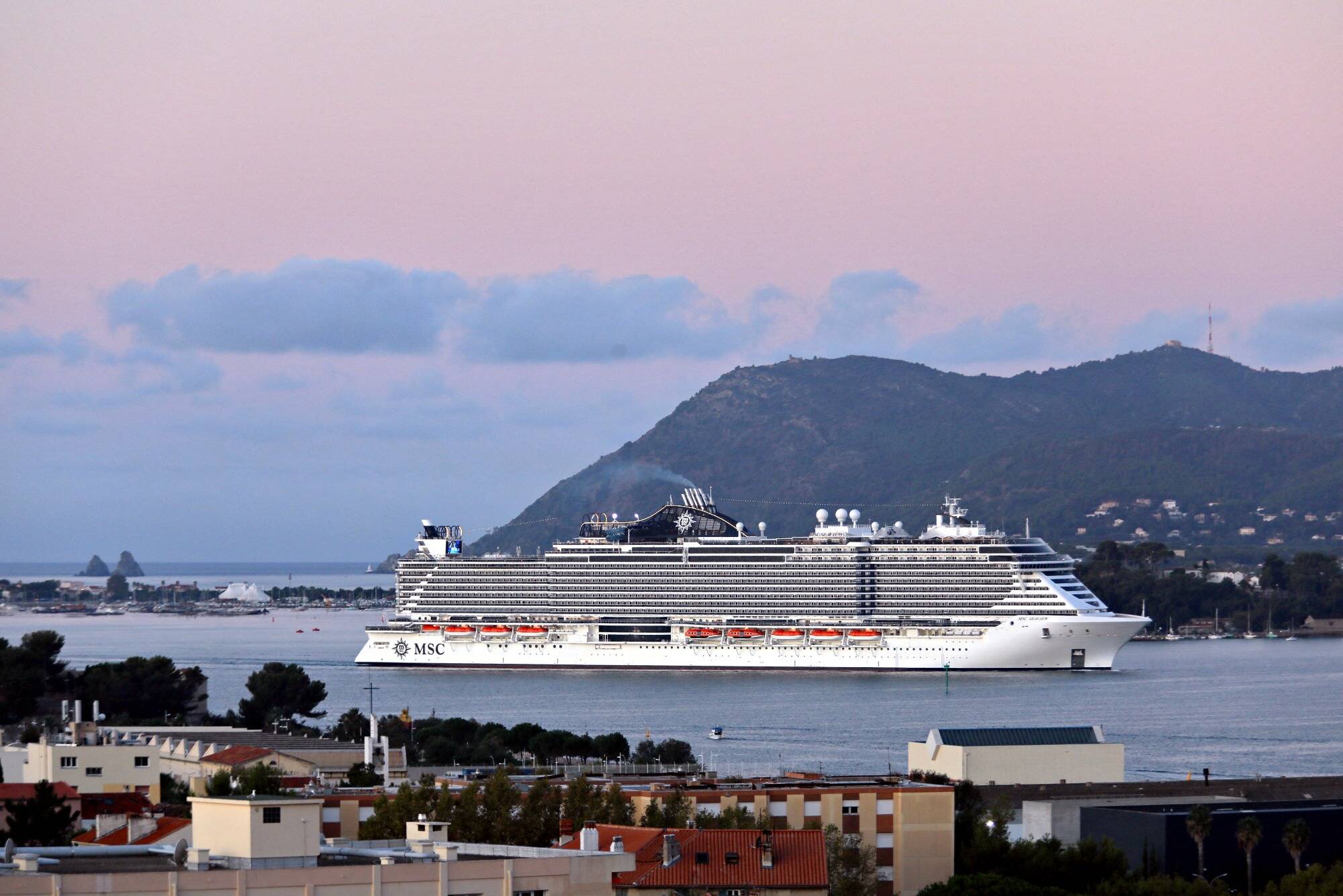 MSC Croisières va finalement proposer ''des alternatives" aux centaines de croisiéristes lésés par la faillite d'une société de Monaco