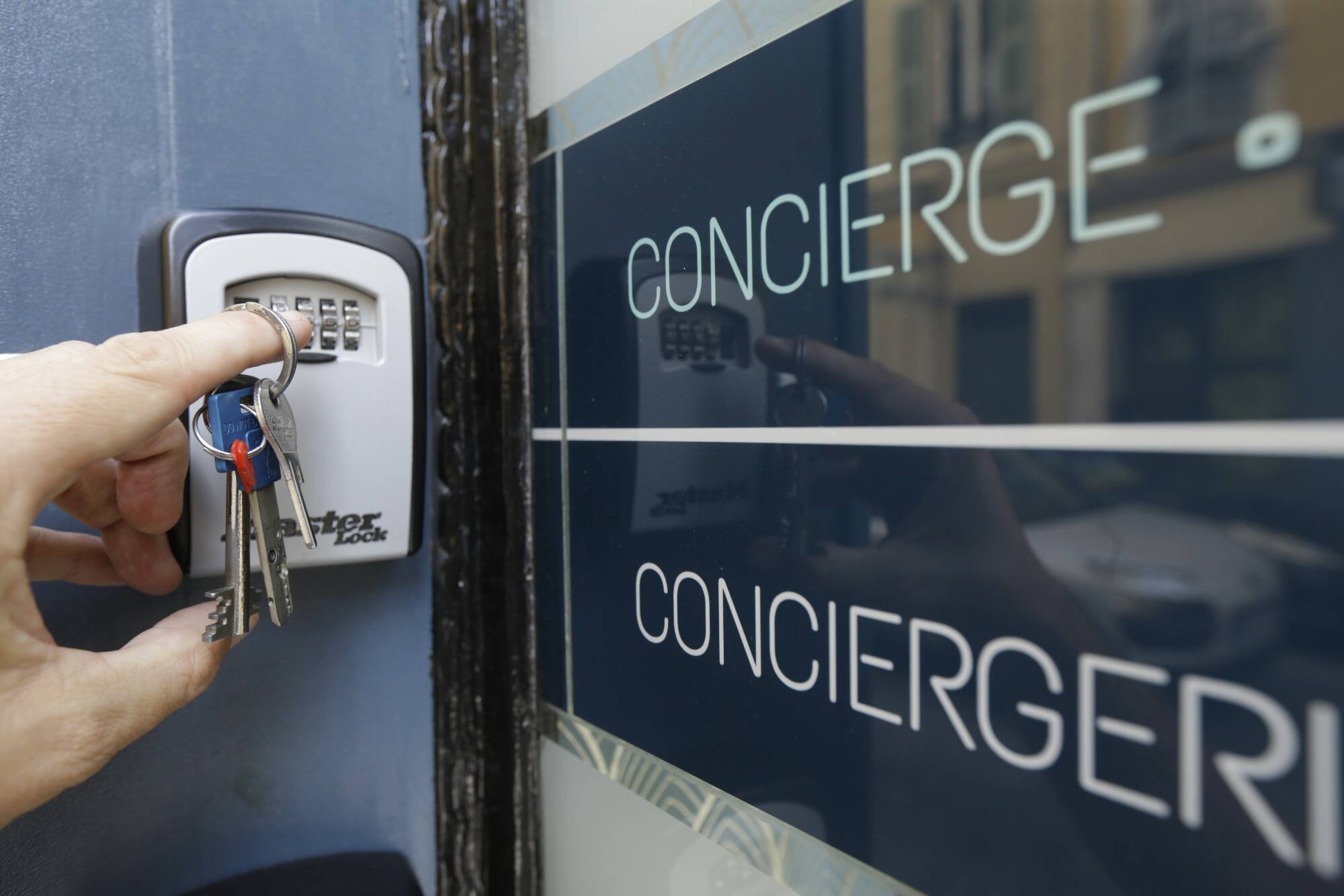 "Il y a des signes qui ne trompent pas": une concierge niçoise confrontée à la prostitution logée témoigne