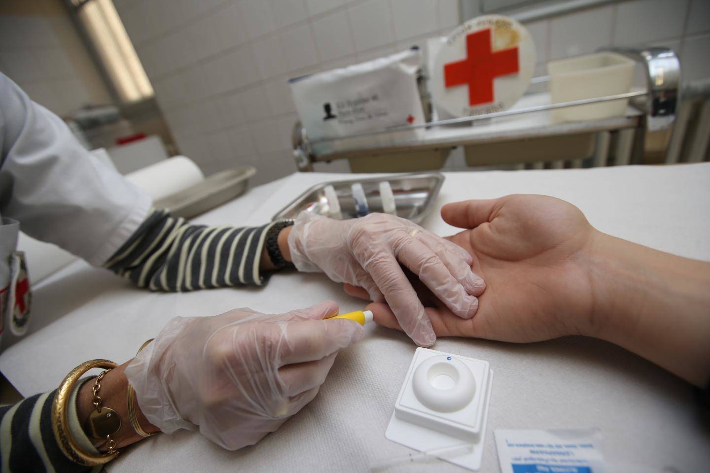 "Mon test IST": l'Assurance maladie lance un kit de dépistage gratuit à faire chez soi pour les 18-25 ans