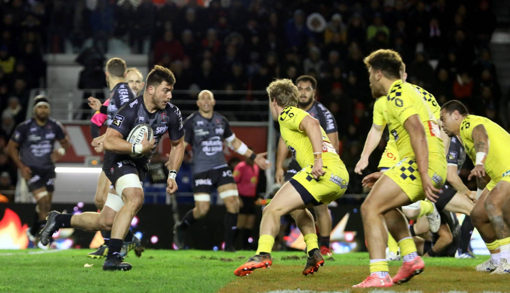 Fofana capitaine, Etzebeth absent: voici les XV de départ du match du RCT contre Clermont ce dimanche