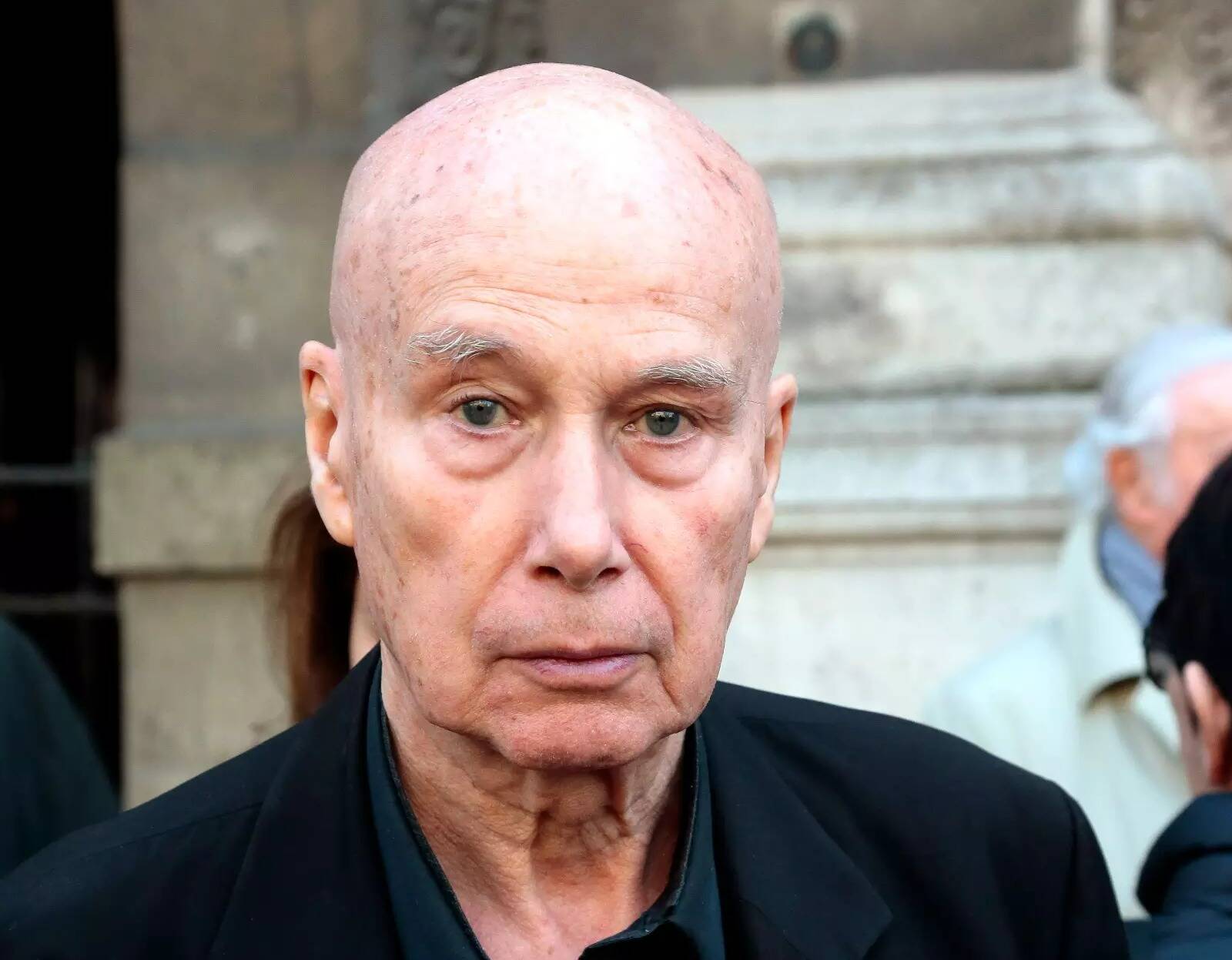 Une femme accuse l'écrivain Gabriel Matzneff de l'avoir violée enfant et demande à la justice de l'entendre