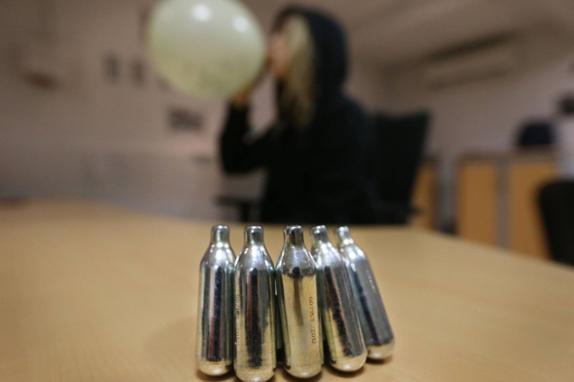 Jusqu'à 150 euros d'amende pour lutter contre ce "fléau national": la ville de Lyon interdit les cartouches de "gaz hilarant"