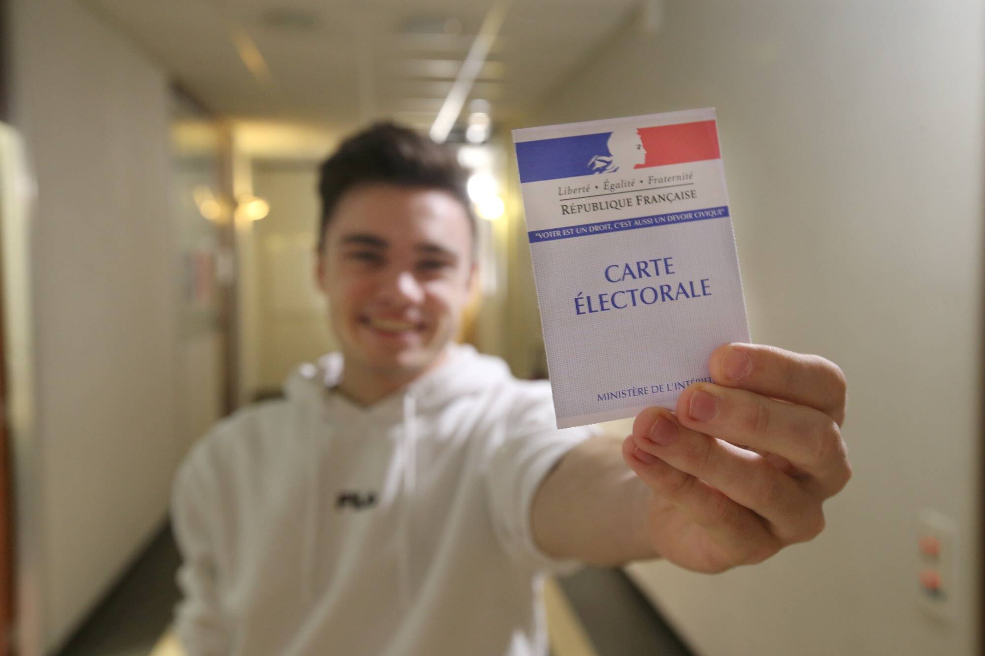 Majeur d'ici le 1er tour ou entre les 2 tours des élections législatives: oui, il est possible de voter!