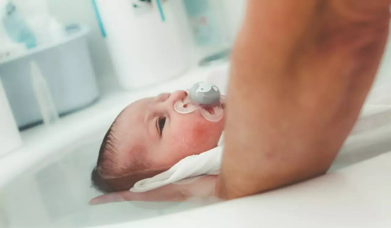 Calendrier, rémunération, plafond, indemnité journalière... Ce que l'on sait précisément du congé de naissance qui entrera en vigueur l'année prochaine