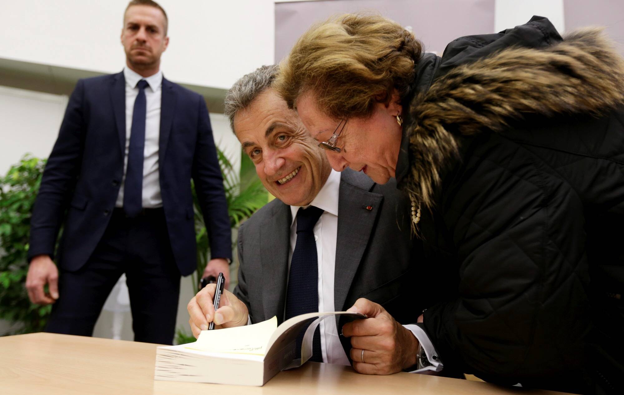 Nicolas Sarkozy Attendu Dans Le Var Pour Deux Séances De Dédicace - Var ...