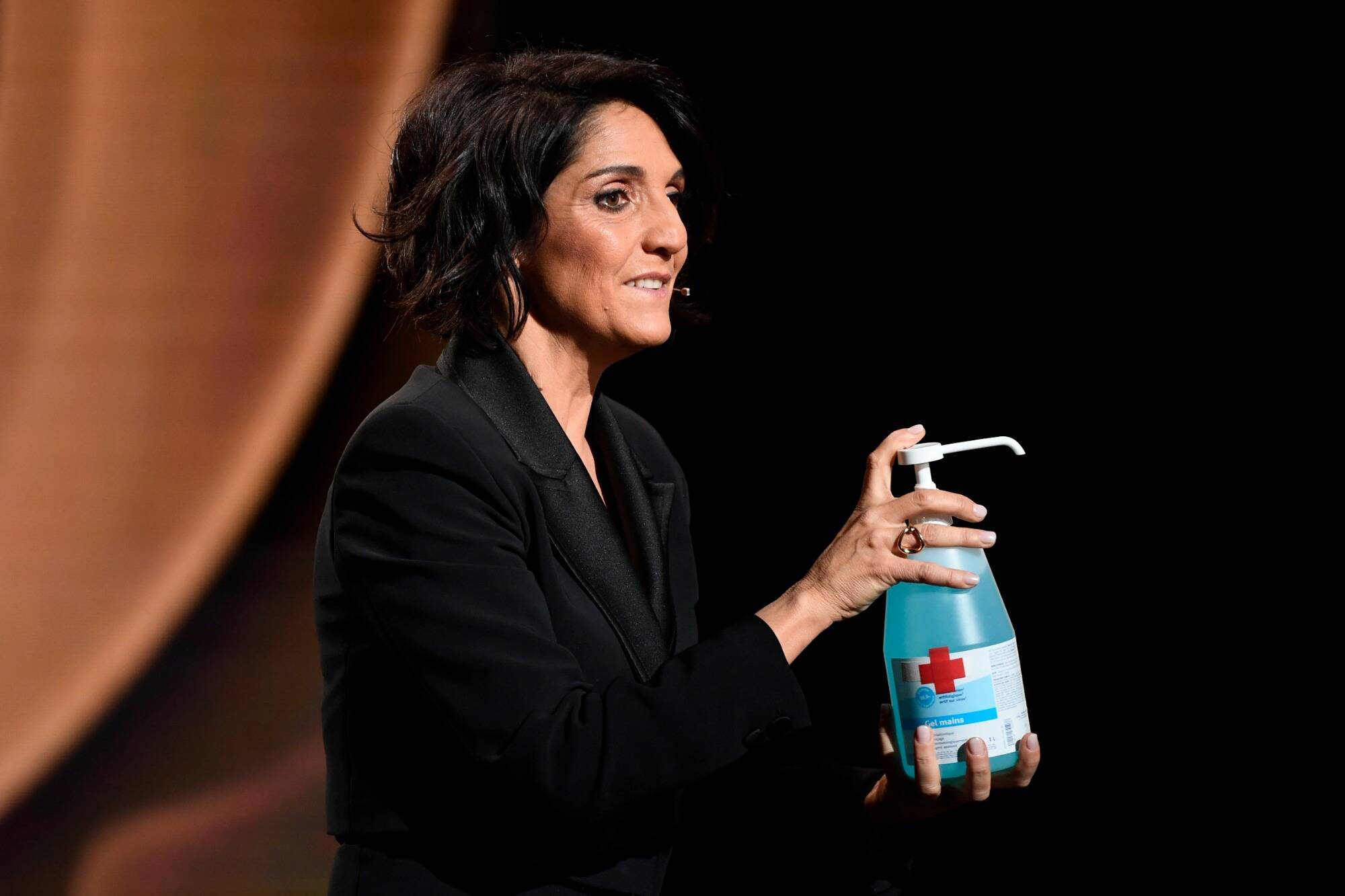 Florence Foresti annule ses représentations prévues cette semaine à Nice pour cause de Covid-19