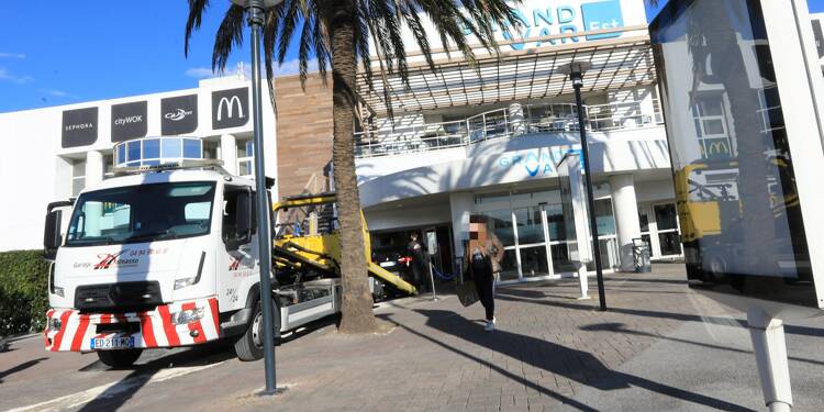 Une personne grièvement blessée lors d'un accident sur le parking du centre commercial Grand Var