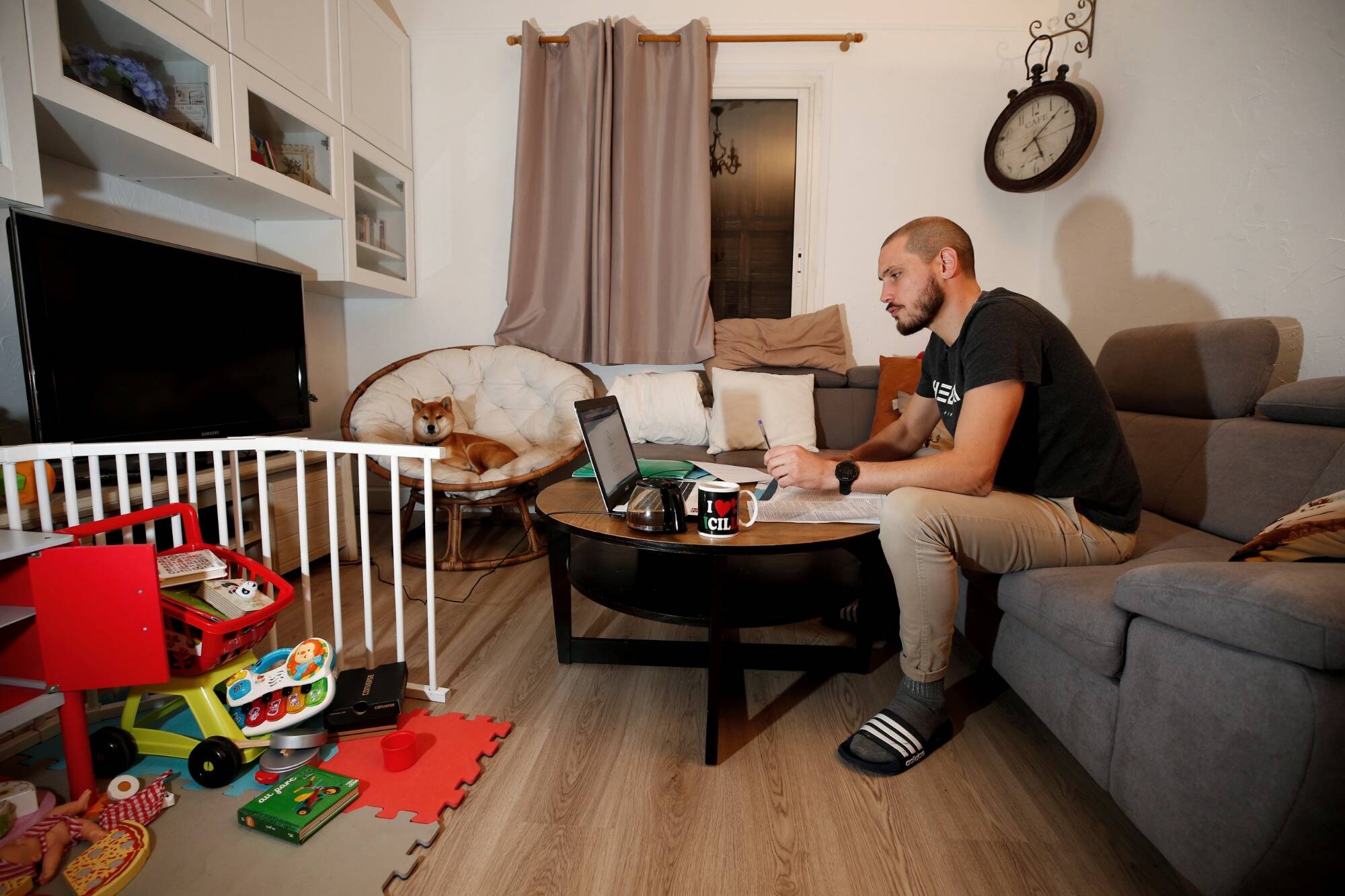 Covid-19: vers un retour en force du télétravail en France pour faire face au variant Omicron