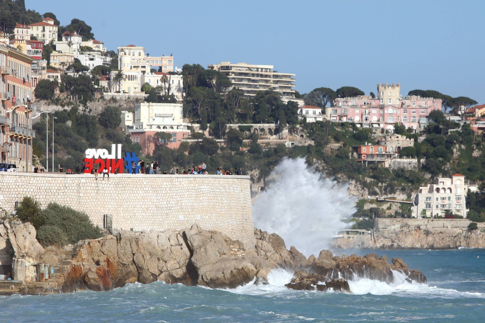 Noyades, homme retrouvé sans vie dans le port de Nice... Avec la forte houle, week-end mouvementé pour les pompiers des Alpes-Maritimes