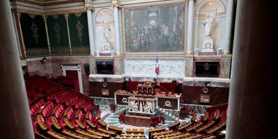 Législatives: selon un sondage, la majorité macroniste serait fragilisée à l'Assemblée nationale