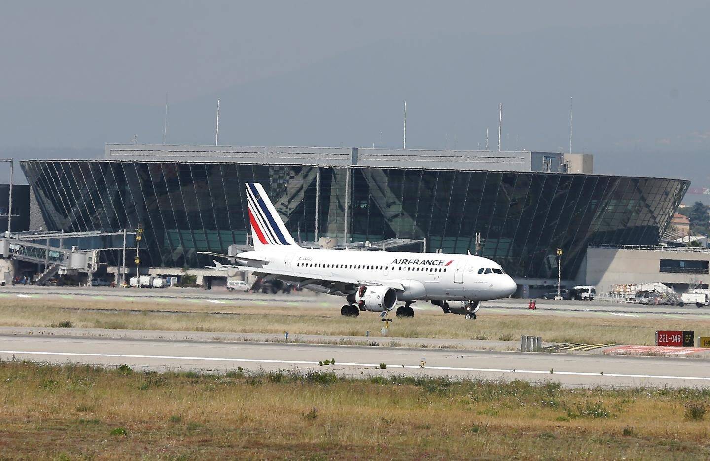 “On était à bout de nerfs”: cette azuréenne est restée bloquée 2h30 dans l'avion pour rentrer à Nice avec la grève des contrôleurs aériens