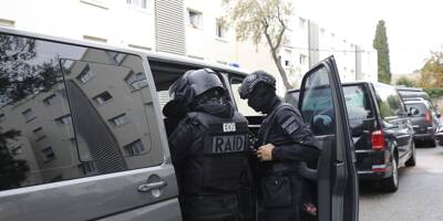 Le RAID intervient à Cannes pour déloger un forcené retranché chez lui avec un fusil