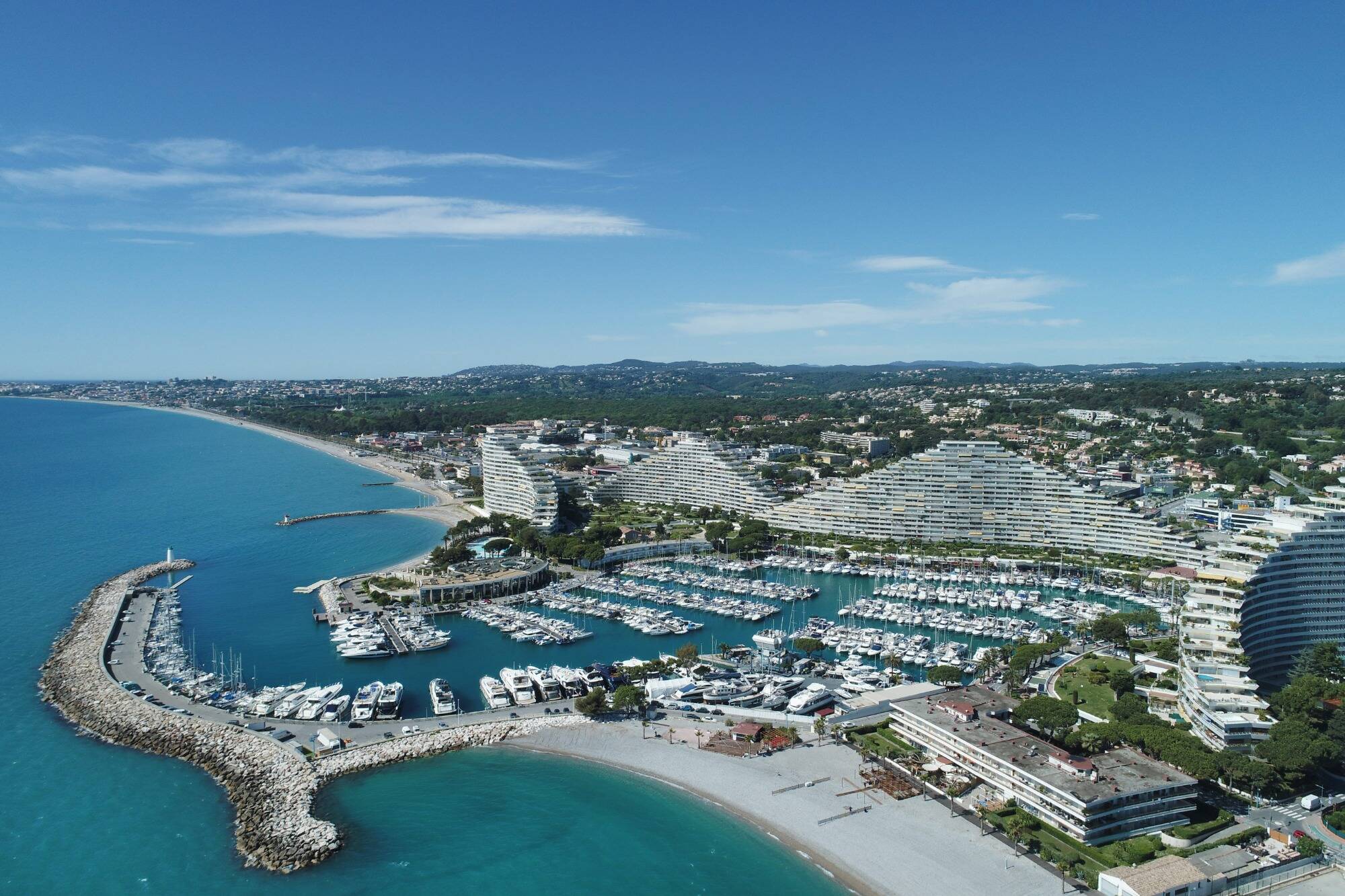 Plages interdites à la baignade cet été: voici les sites concernés dans les Alpes-Maritimes