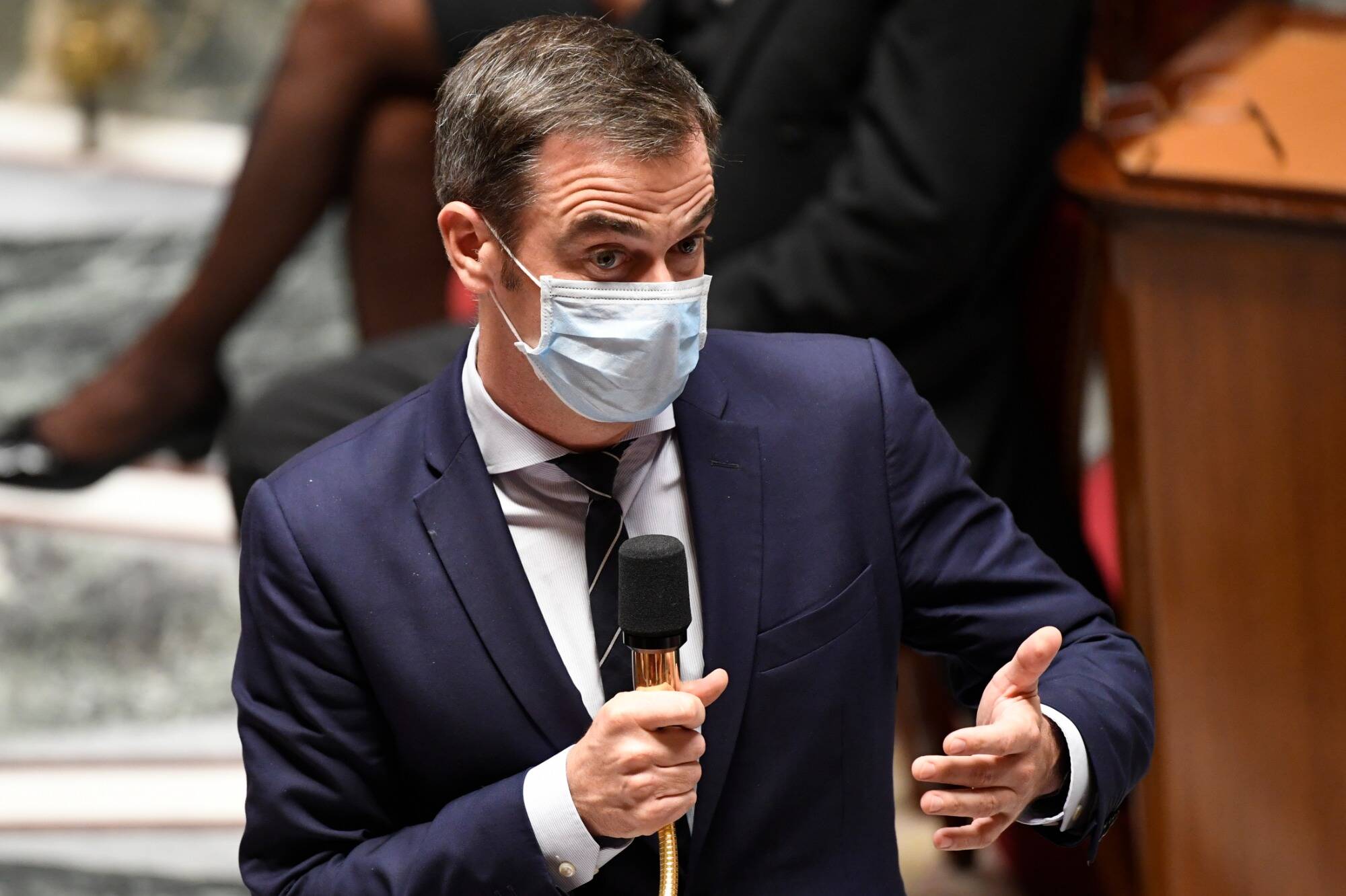 D'après Olivier Véran, la vaccination ne sera pas obligatoire pour aller au restaurant ou prendre les transports