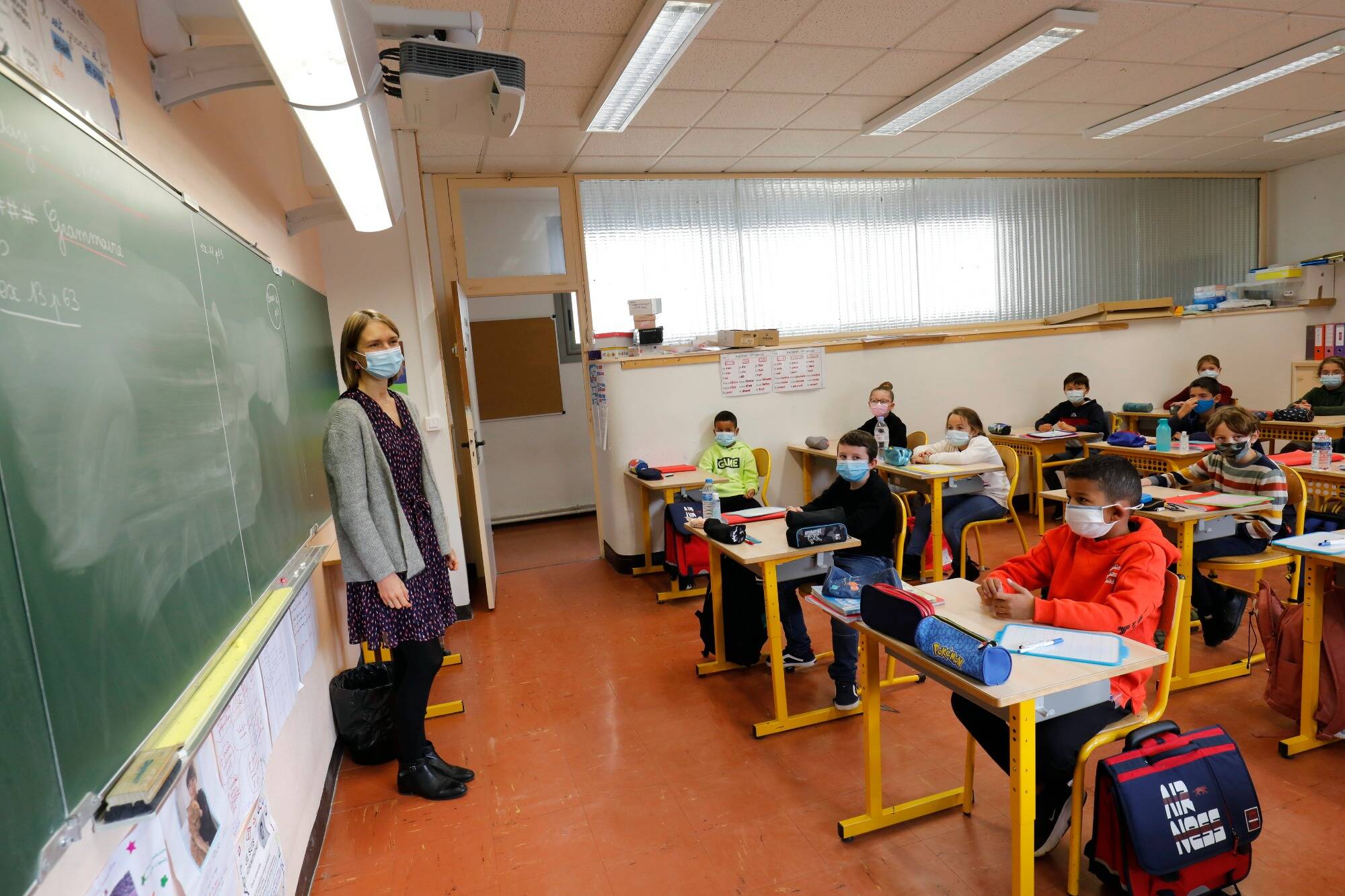 Les enseignants devraient faire partie des groupes prioritaires pour le vaccin anti-Covid annonce l'OMS