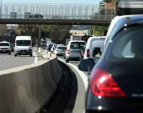 Un bouchon de plus de 10 km en cours aux portes de Nice sur l'autoroute A8