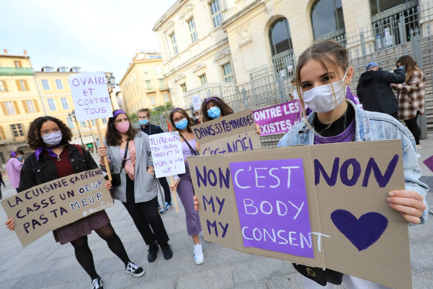 Le collectif Nous Toutes 06, devant le Palais de justice de Nice, en 2020. 