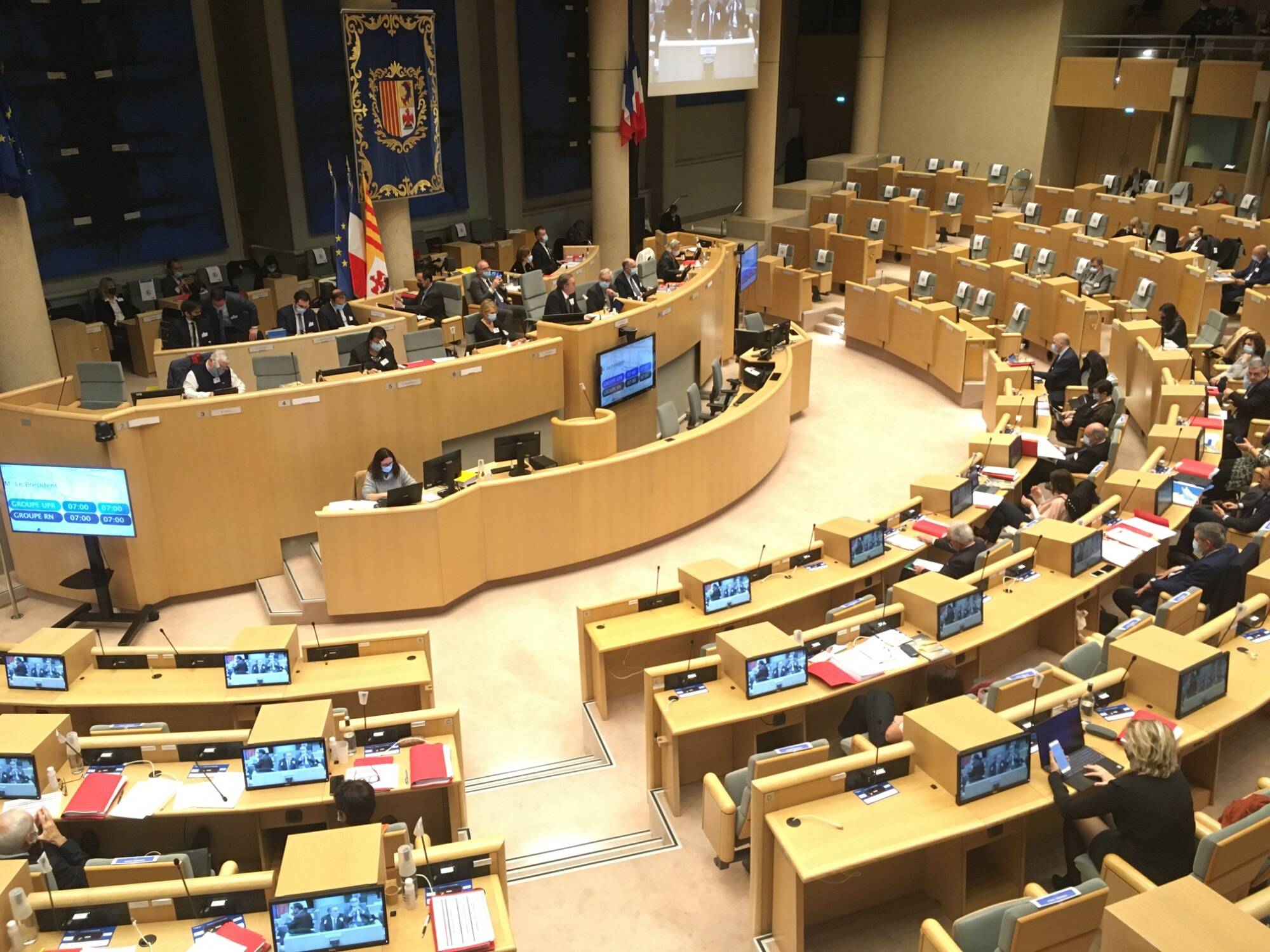 Est-ce que 200 personnes ont été embauchées au cabinet du président sortant de la région Renaud Muselier comme l'annonce Thierry Mariani (RN)?