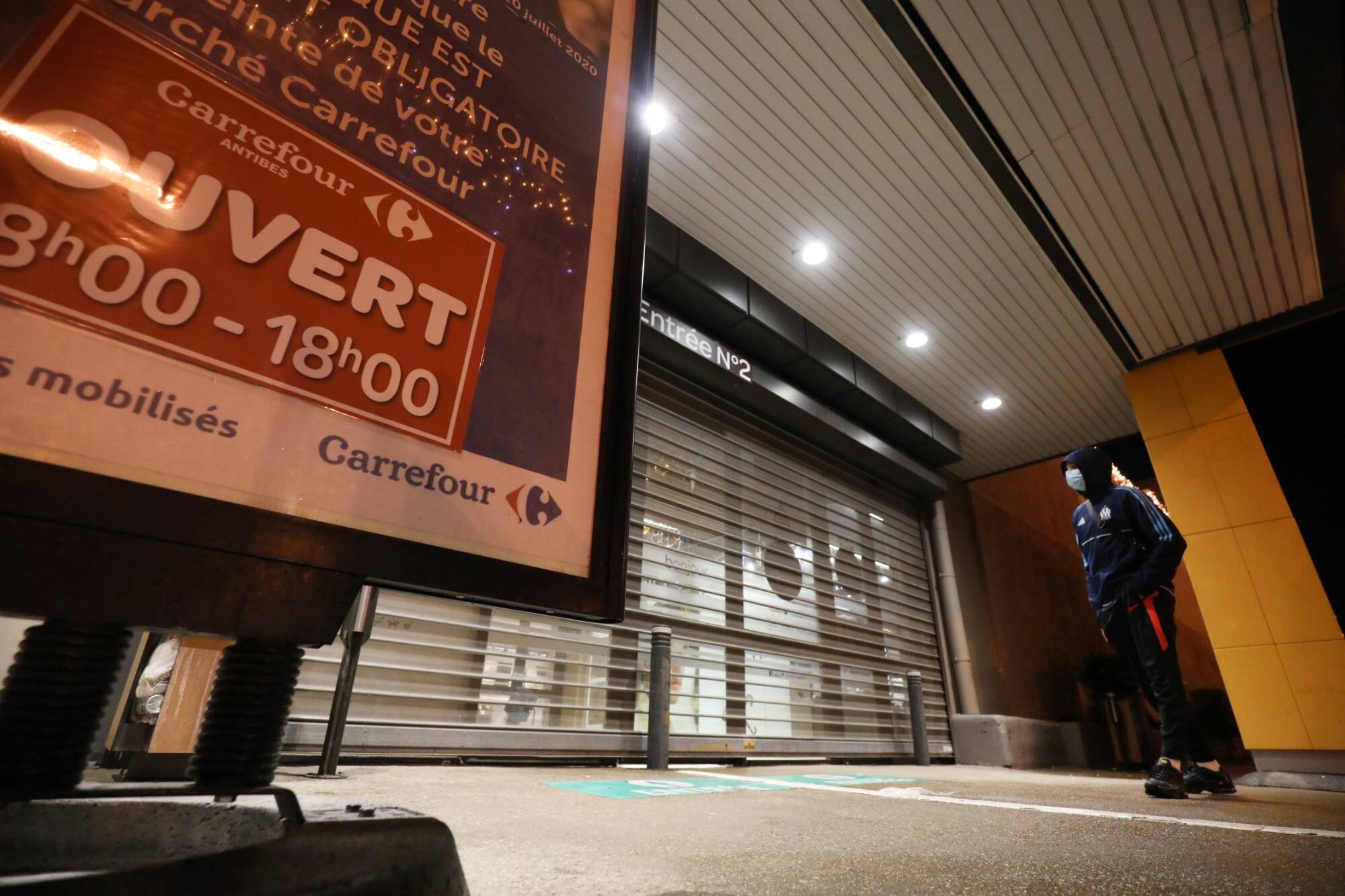 Le groupe canadien Couche-Tard propose 16 milliards d'euros pour le capital de Carrefour