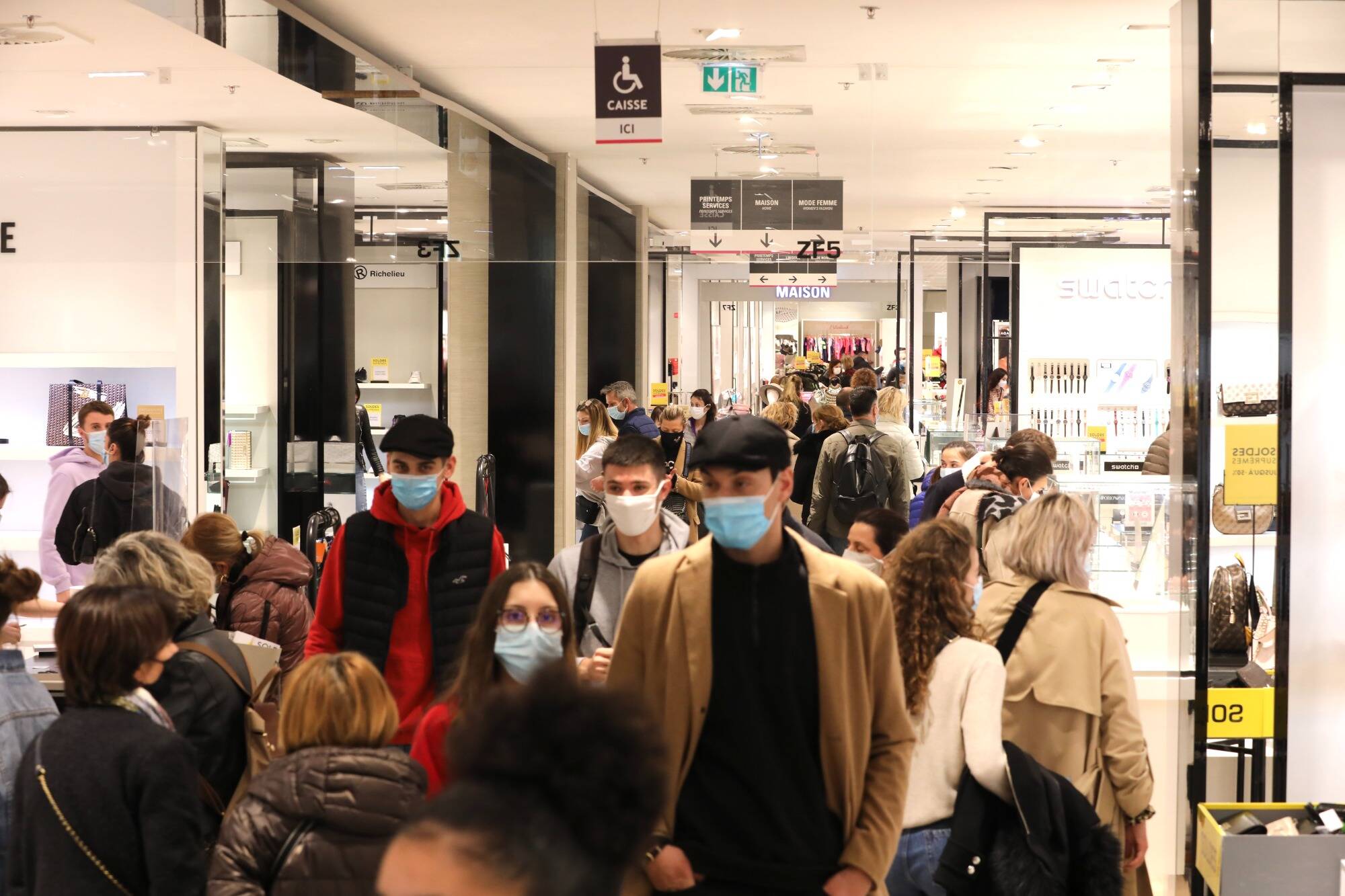 PHOTOS. La ruée dans les grands magasins des Alpes-Maritimes et du Var après les annonces de Jean Castex