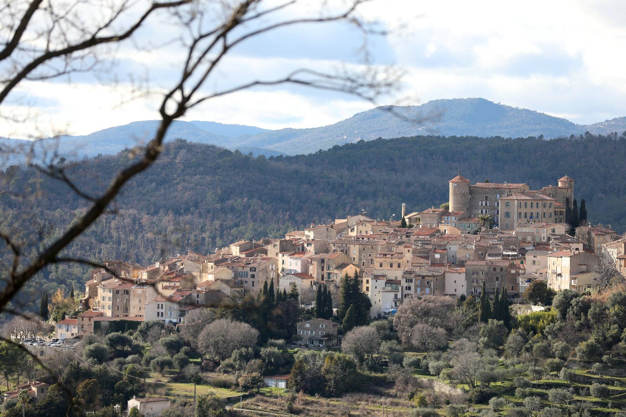 "C'est impossible de penser à autre chose": tristesse et incompréhension dans les villages des deux infirmières varoises tuées jeudi matin sur l'A8