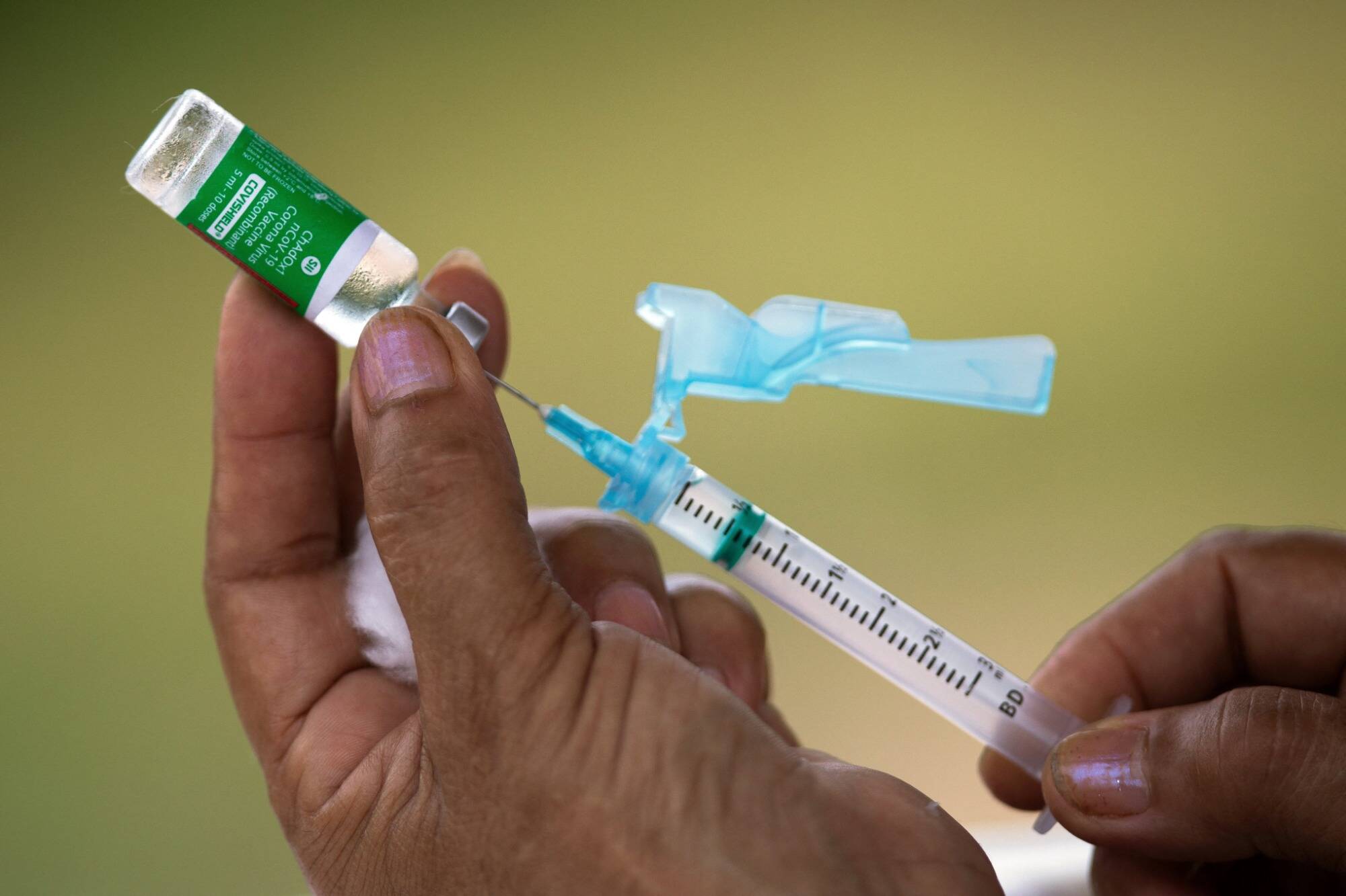 Vaccin AstraZeneca: la limitation aux plus de 55 ans crée la 