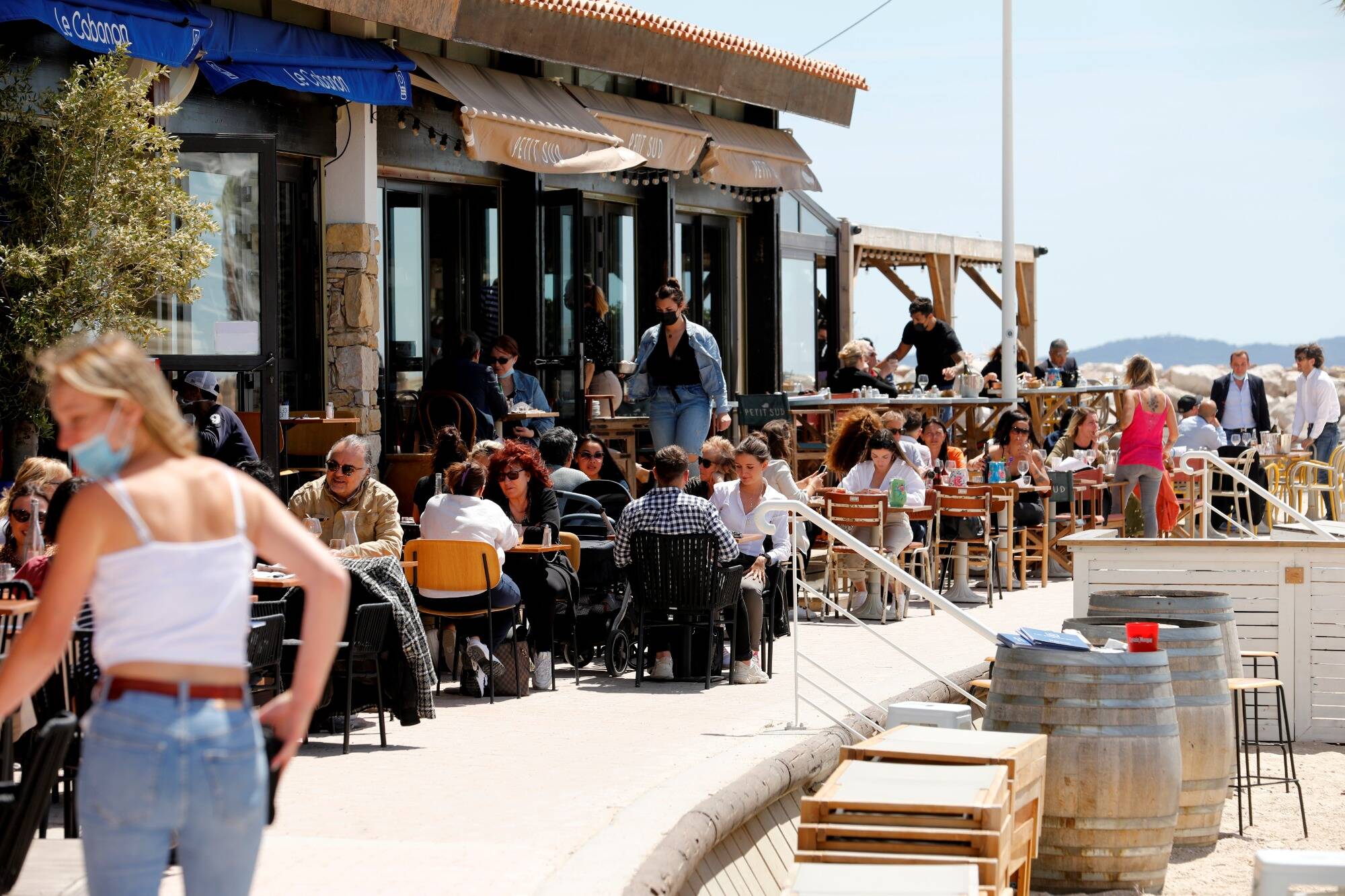 Covid-19: les restrictions sanitaires sont levées ce lundi... et les indicateurs remontent dans le Var