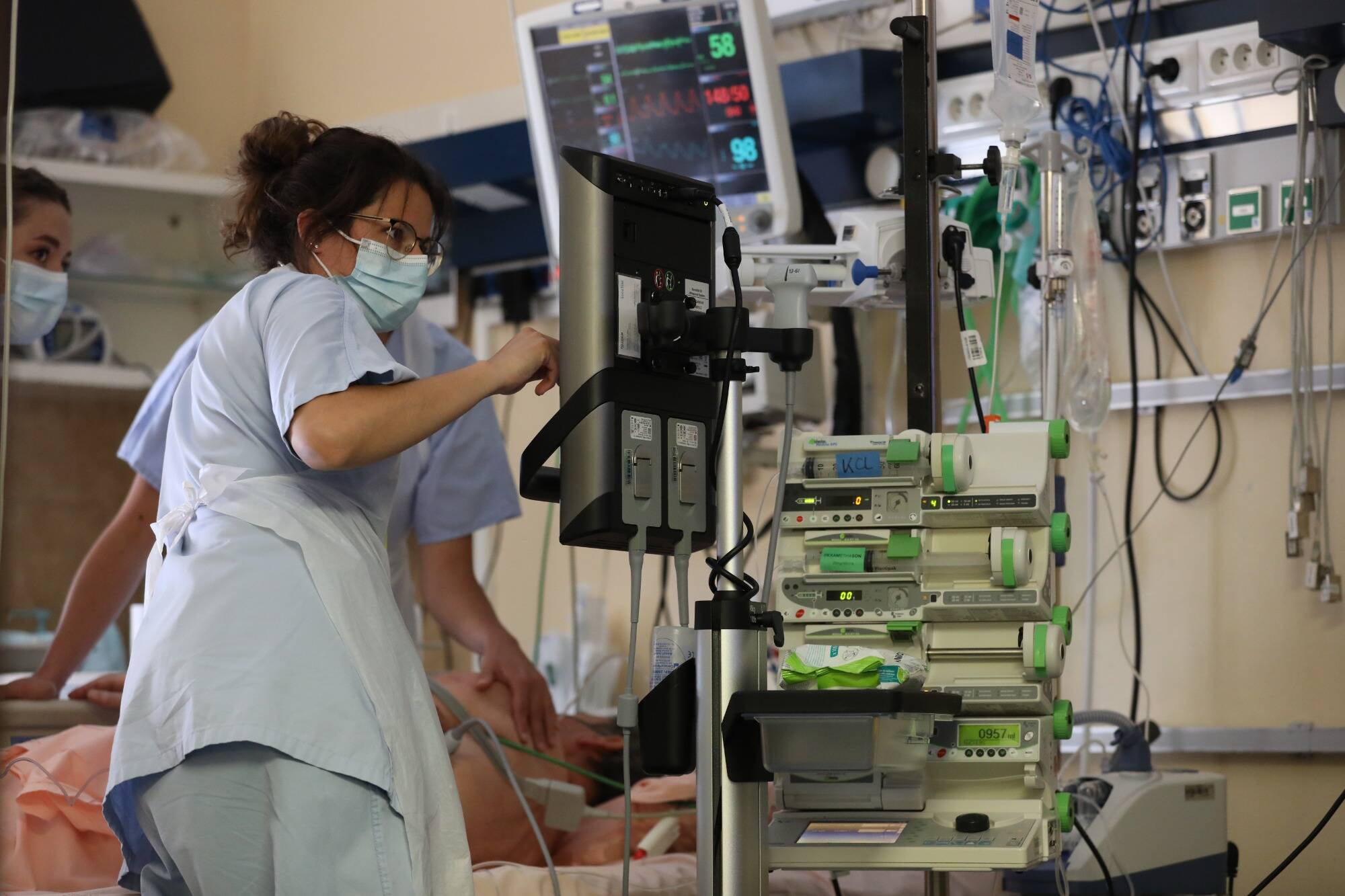 Covid-19: l'ARS évoque une "forte dégradation de la situation sanitaire" en Paca et alerte sur un rajeunissement des admissions en réanimation