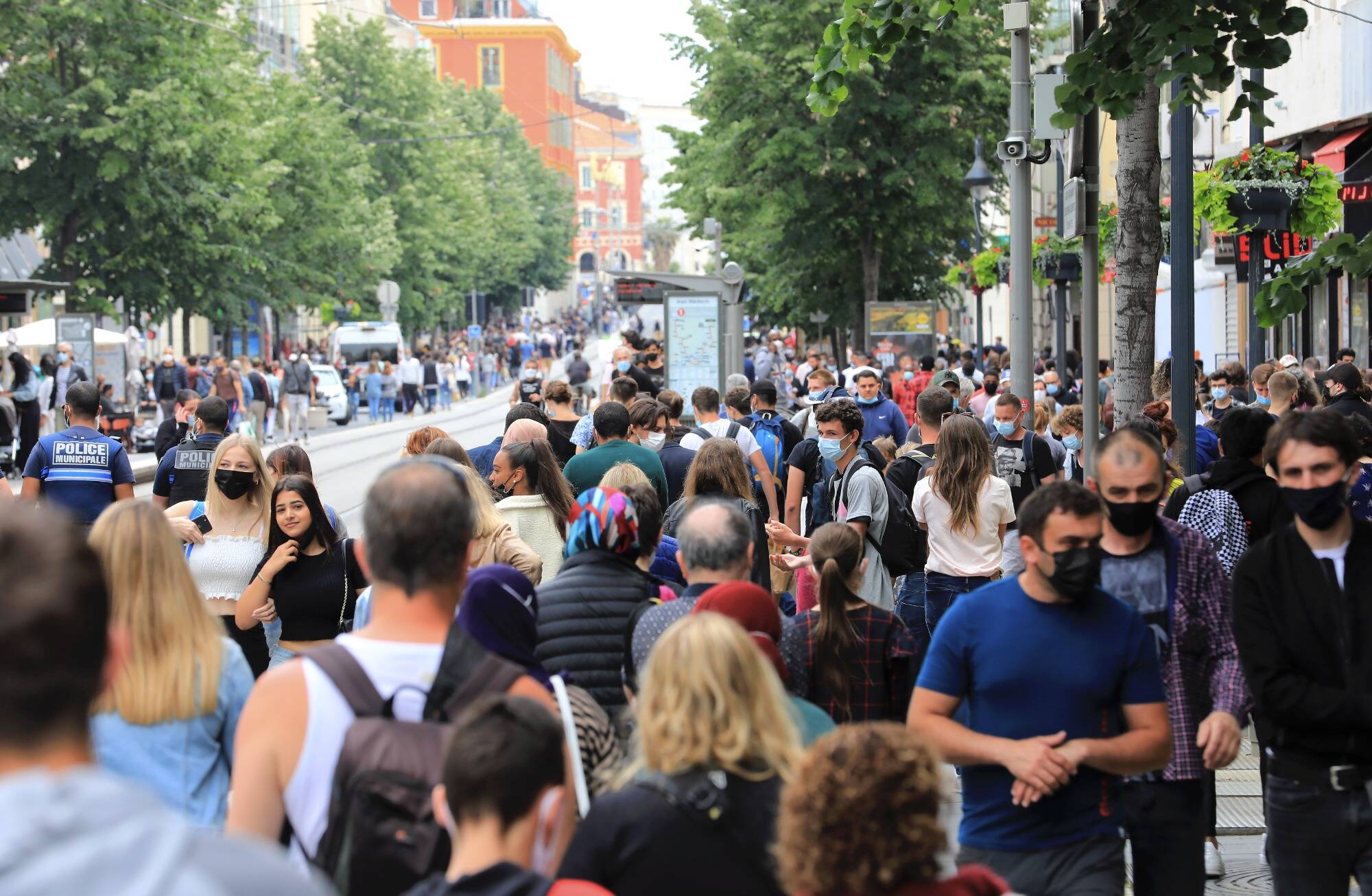 4 graphiques qui montrent que la quatrième vague de Covid-19 est passée dans les Alpes-Maritimes