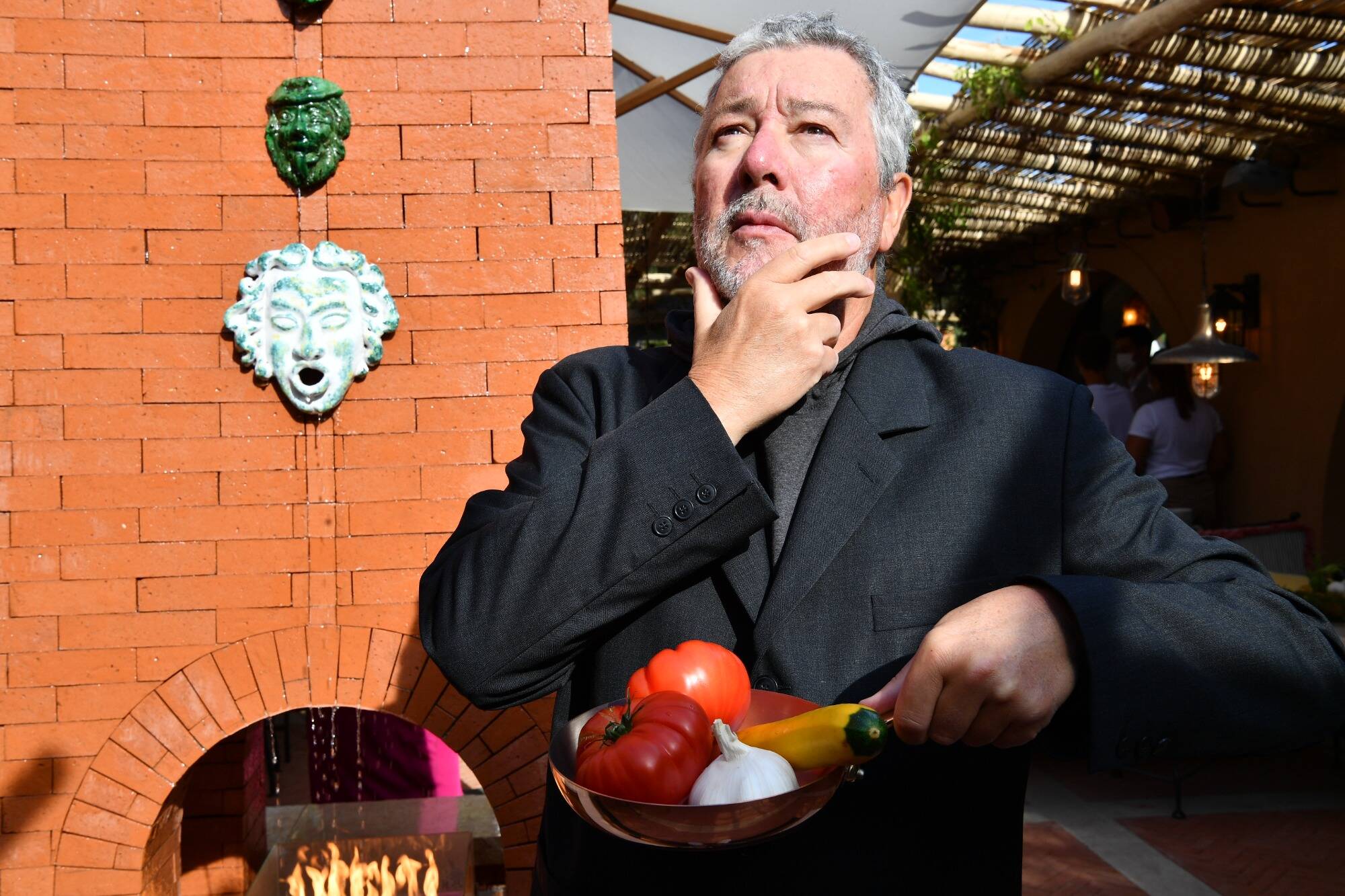 "Il est pensé pour faire s'épanouir les humains": Philippe Starck se confie sur son futur hôtel, qui sera construit... dans l'espace