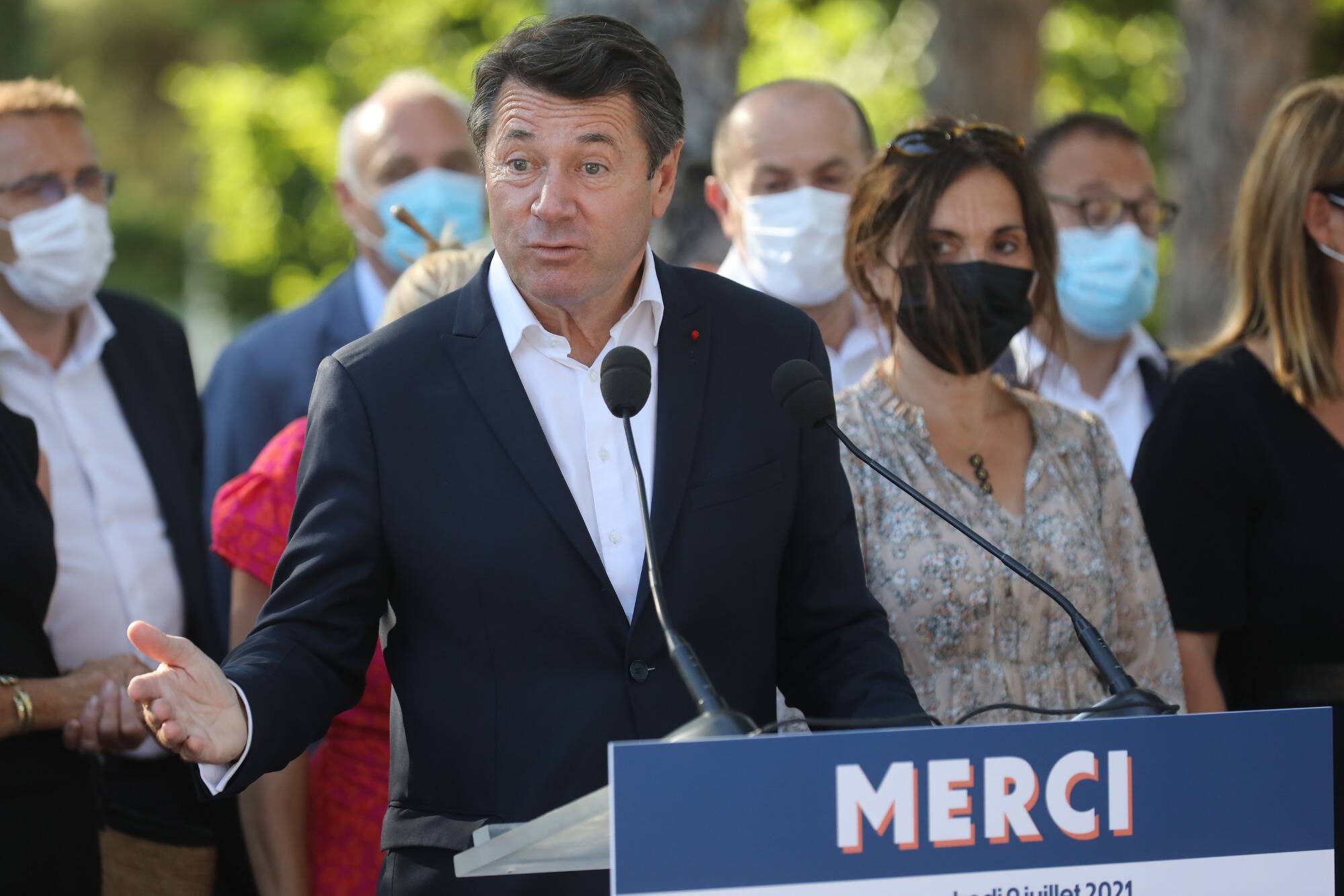 Christian Estrosi annonce le lancement d'une application de "pass sanitaire" pour les Niçois et va rendre le port du masque obligatoire dans certaines zones