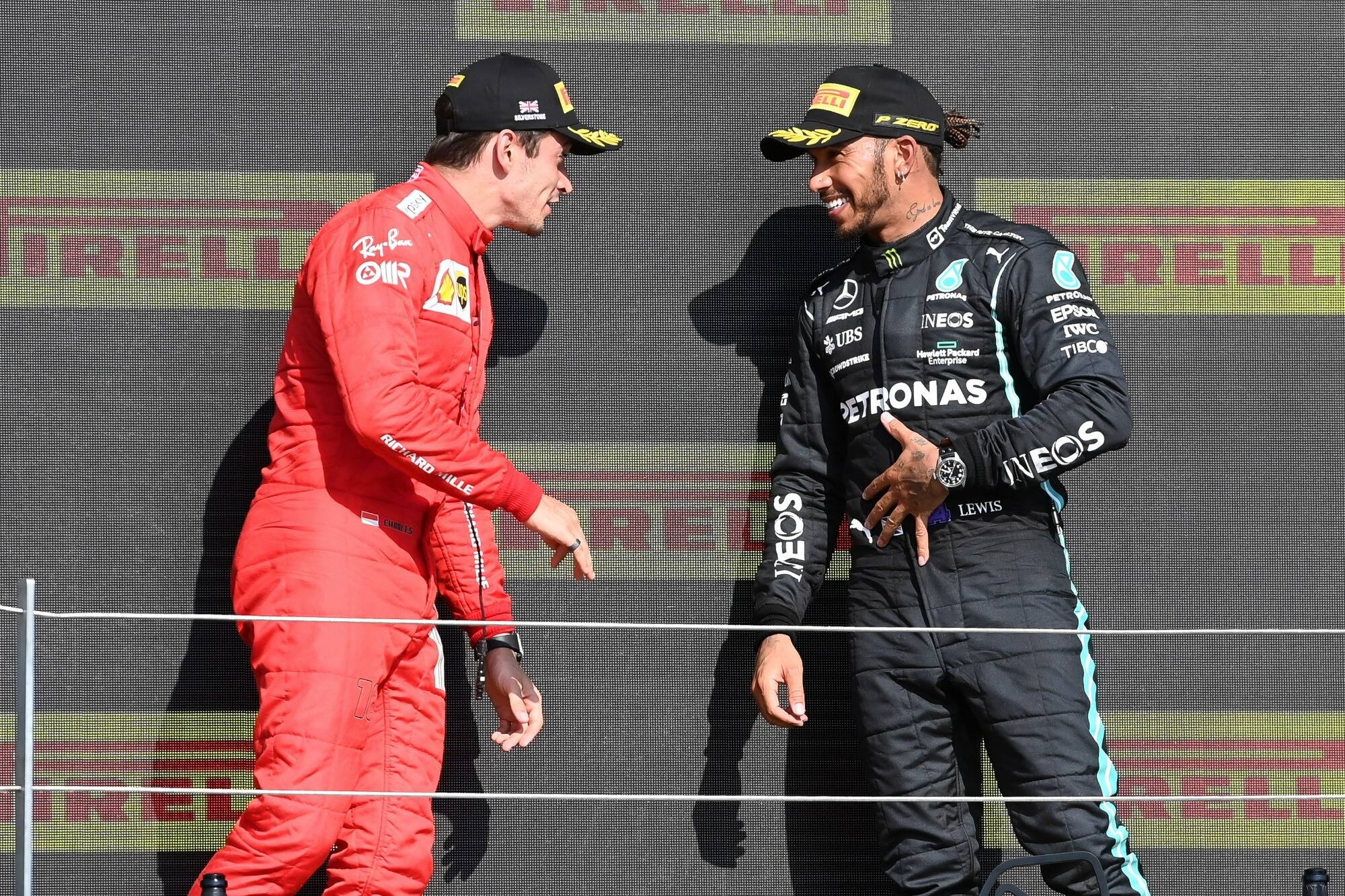 Le pilote de F1 Lewis Hamilton rejoindra Ferrari en 2025 et le Monégasque Charles Leclerc