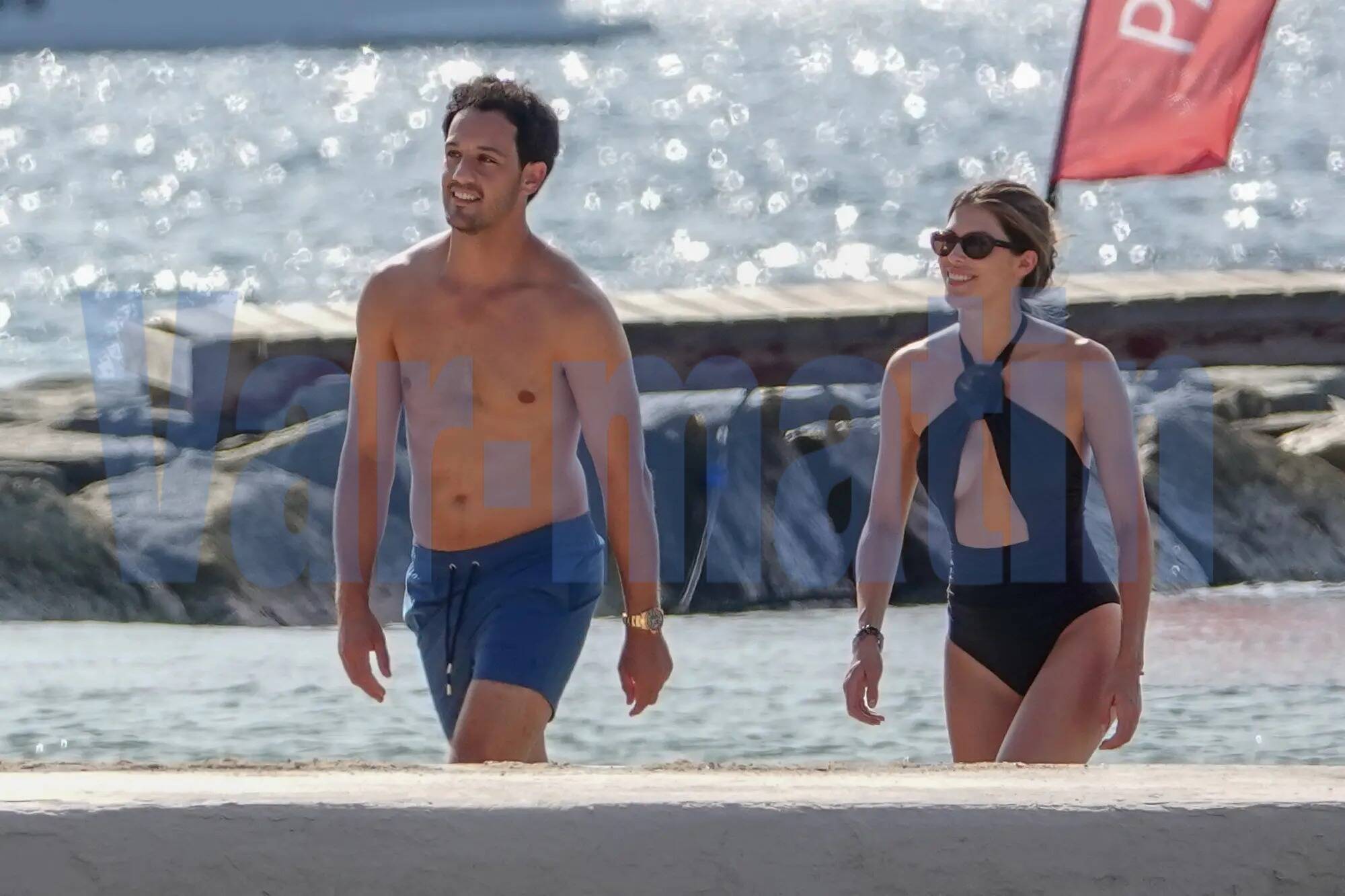 L'ancienne miss France et miss Univers Iris Mittenaere joue les sirènes à Pampelonne