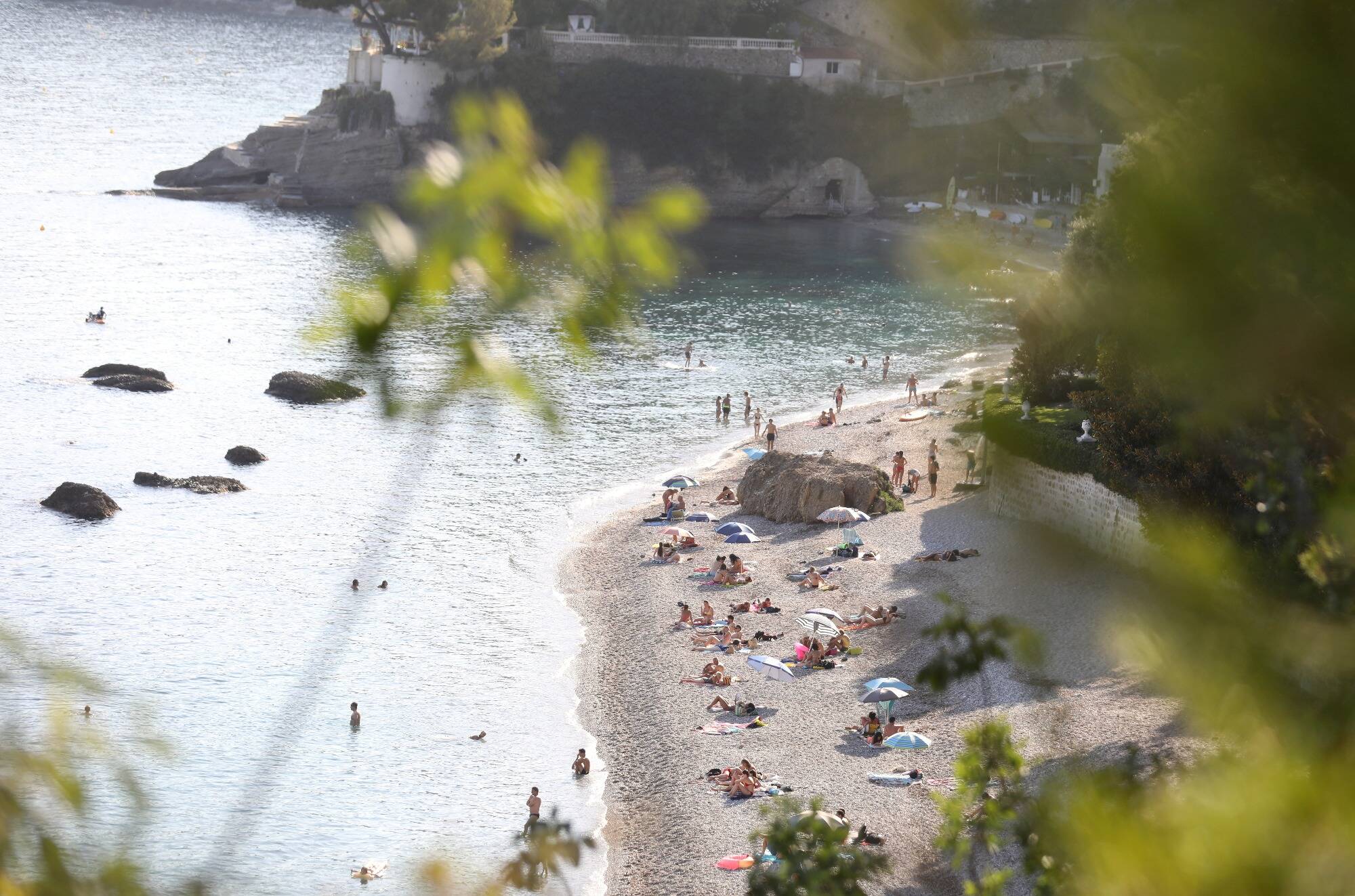 Un adolescent héliporté après s'être blessé en sautant des rochers à Roquebrune-Cap-Martin