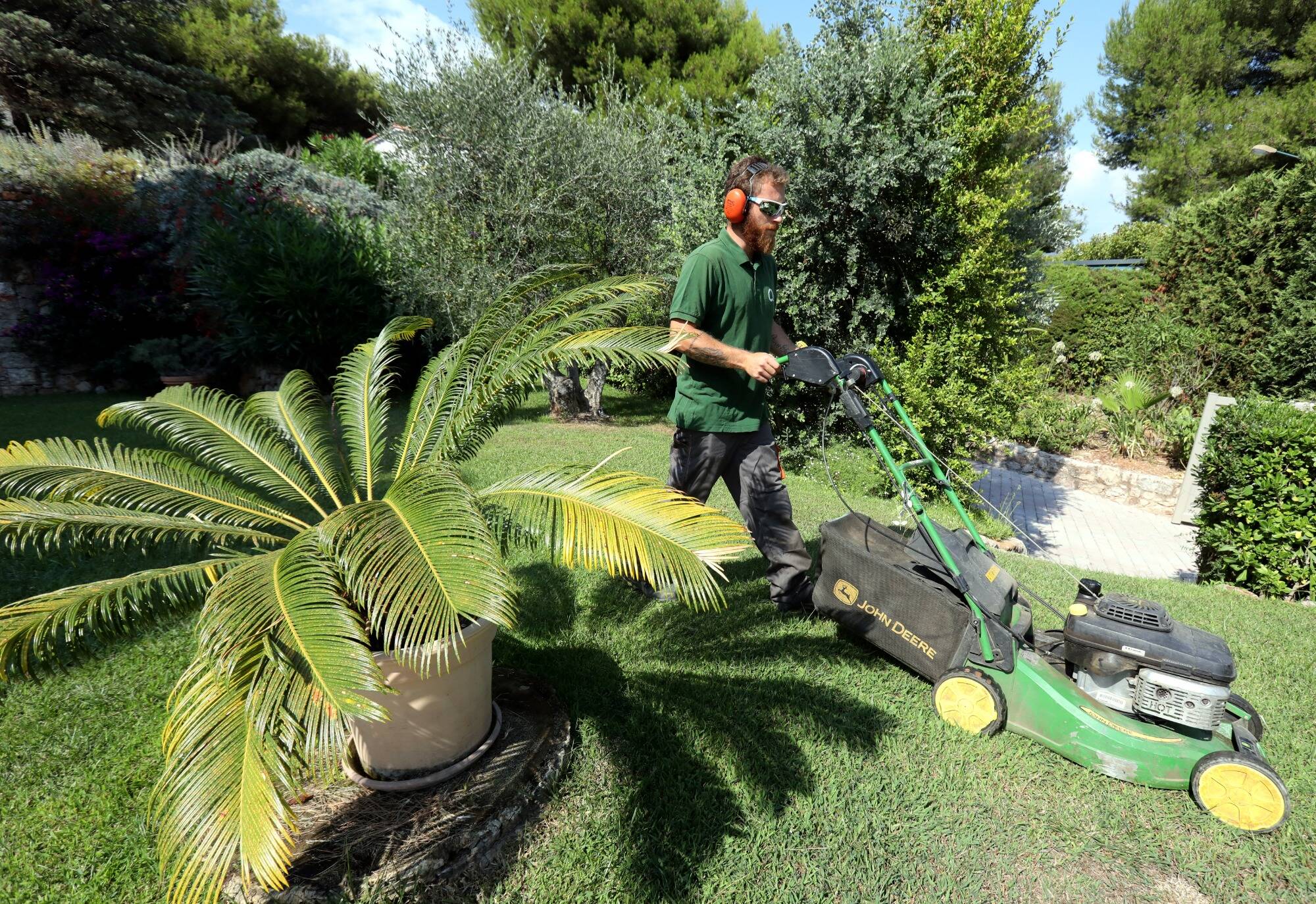 Un Proprietaire Peut Il Rentrer Dans Jardin De Son Locataire Un propriétaire peut-il facturer son travail à son locataire? - Nice-Matin
