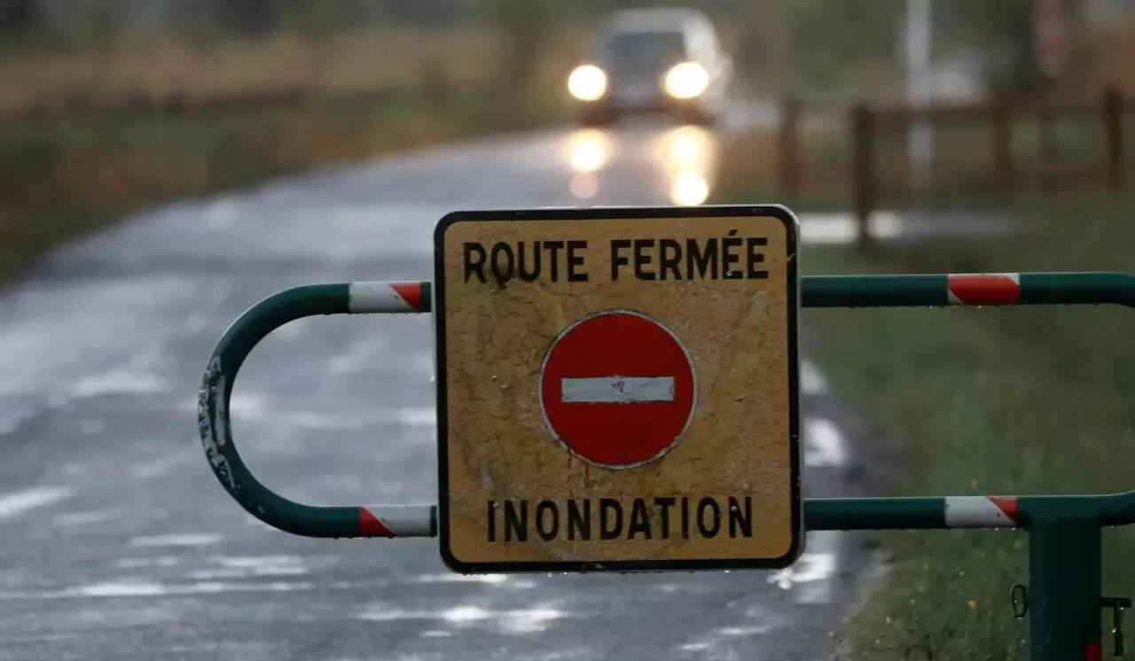 Une partie de la RD 206 inondée à Ollioules, une déviation mise en place