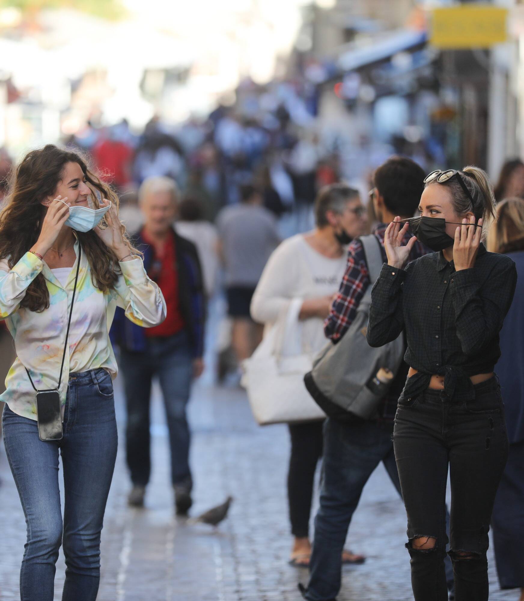 Masques, garde d'enfants, télétravail... On fait le point sur ce qui change à partir de ce lundi face à la Covid-19