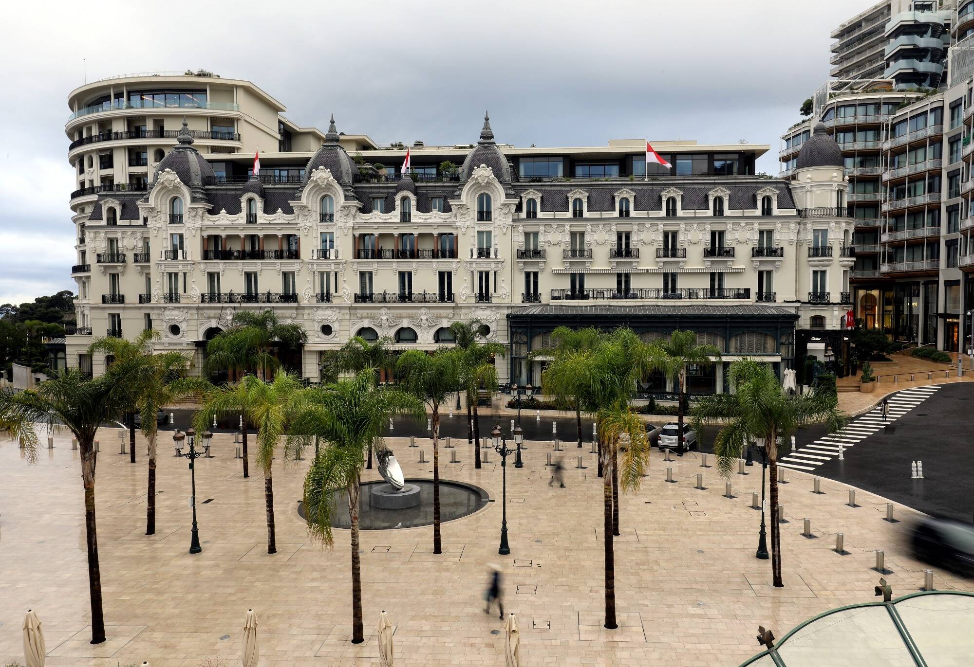 Il avait installé une caméra dans les toilettes du vestiaire mixte de l'Hôtel de Paris: un employé de la SBM licencié puis condamné à Monaco