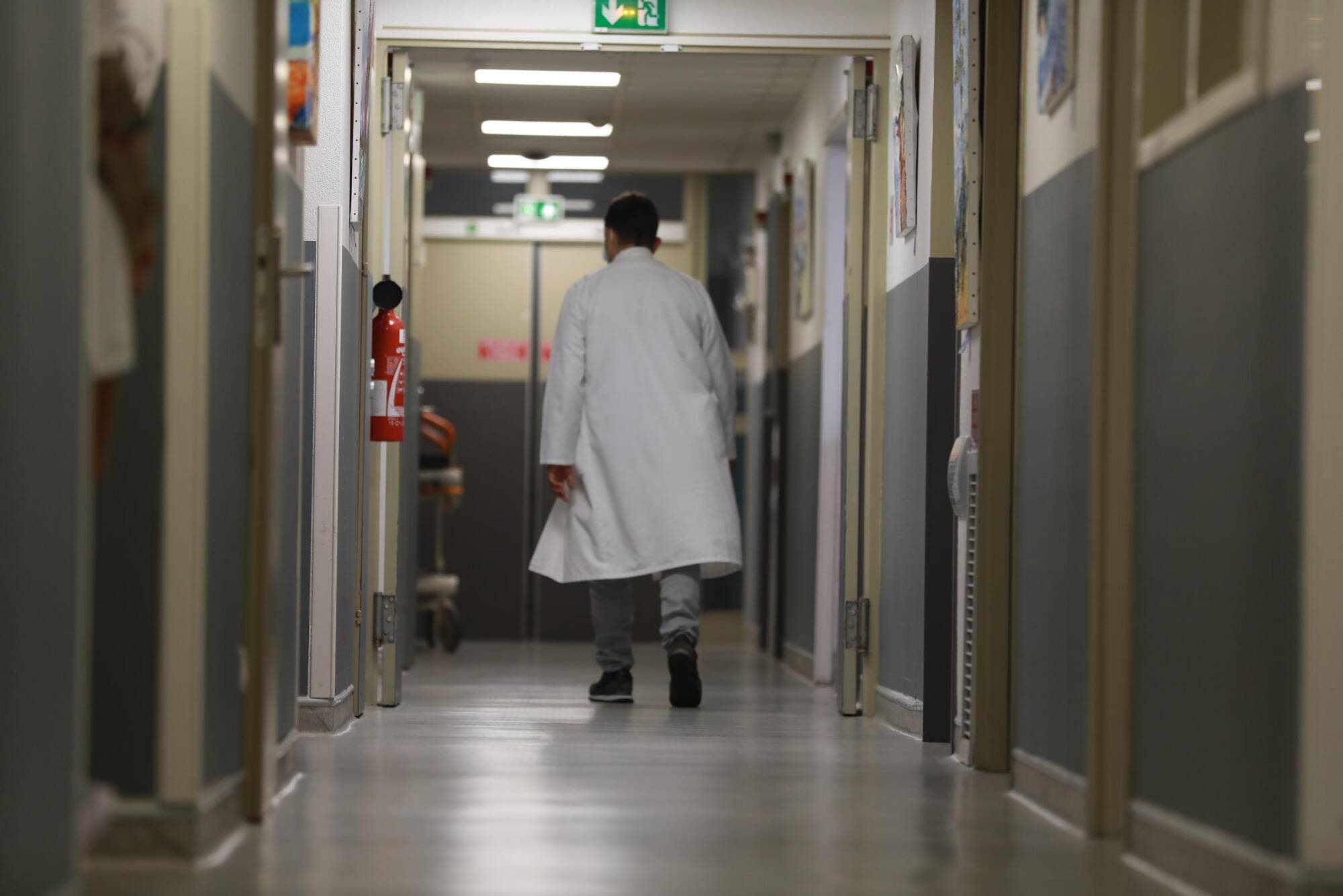 Loi sur la fin de vie: Le gouvernement veut "reprendre le dialogue" avec le Parlement et renforcer les soins palliatifs en 2025