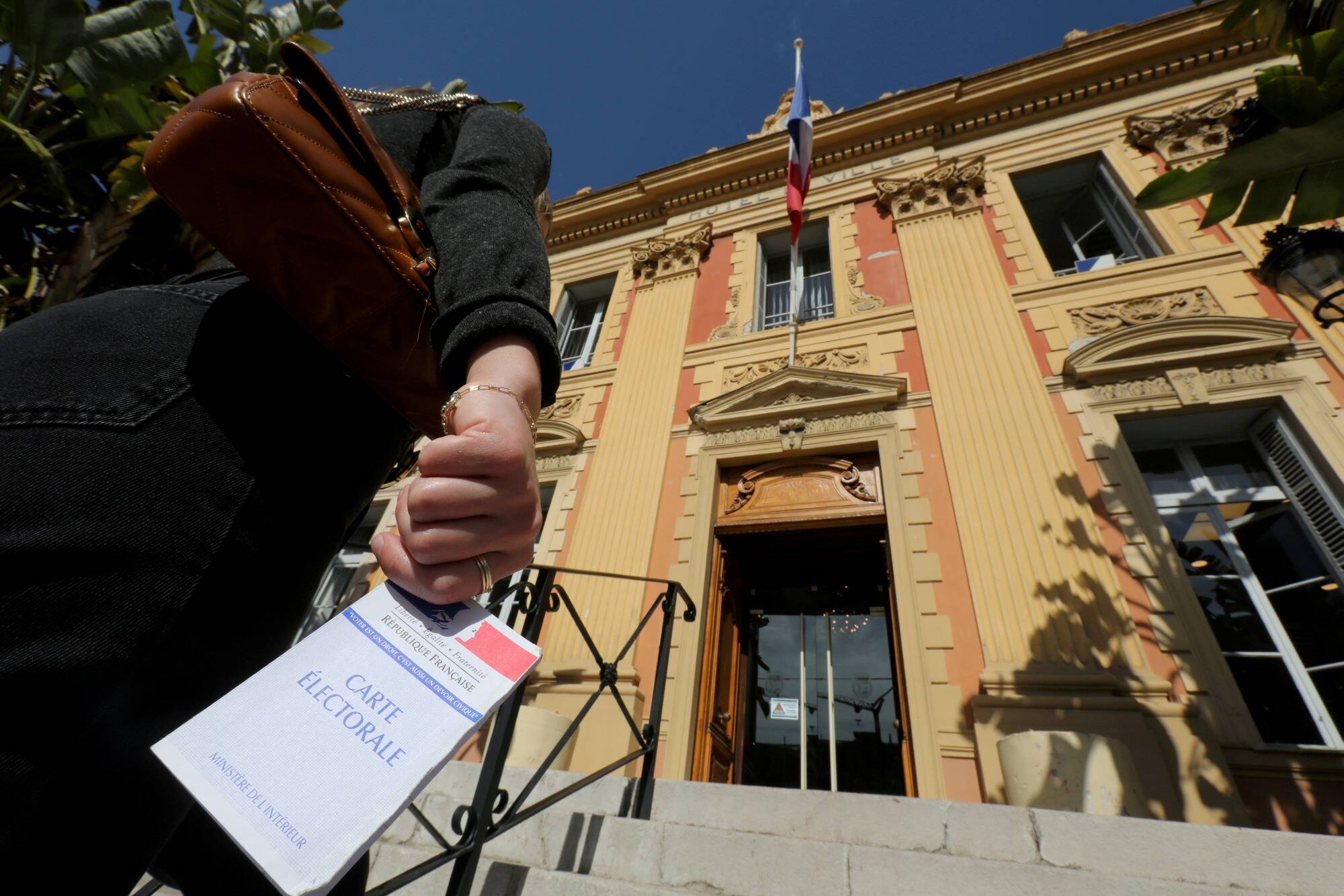 Est-ce que je peux aller voter sans ma carte électorale aux élections législatives?