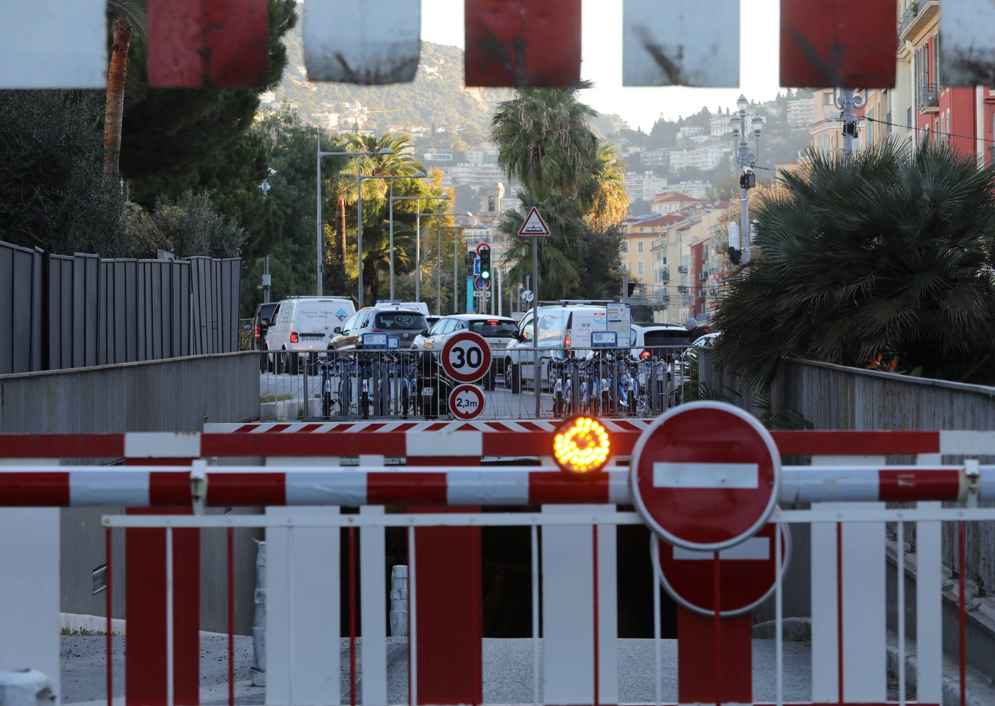 Gros bouchons dans le centre de Nice suite à la fermeture du tunnel du Paillon à cause d'un incident technique